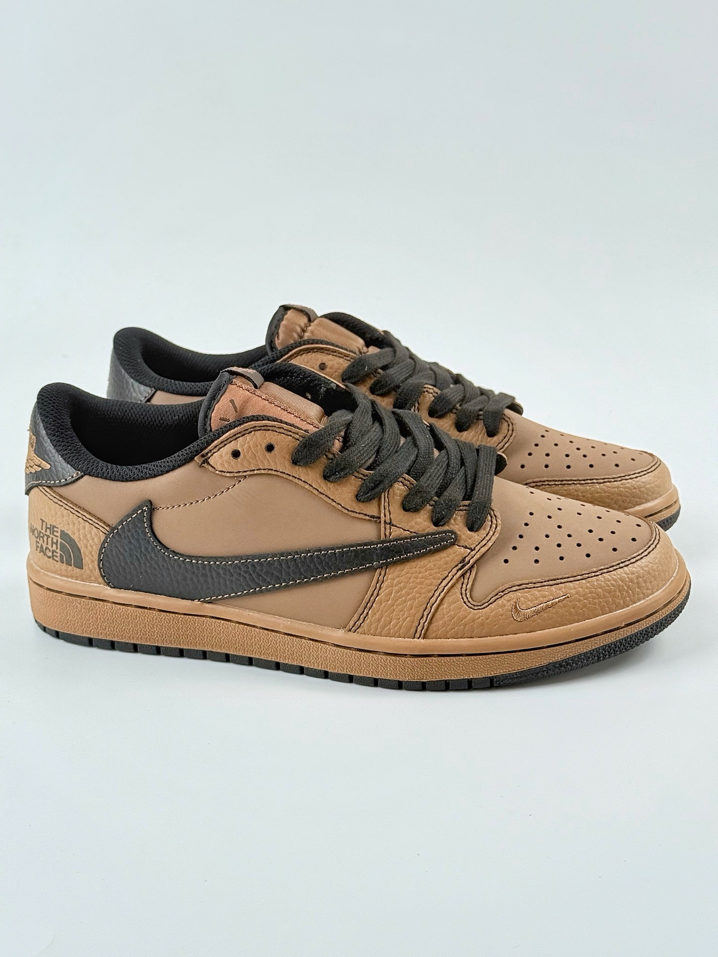 260 Travis Scott x Nike Air Jordan 1 Low x The North Face Air Jordan 1 Low 反转棕黑小钩倒钩 XZ5749-011