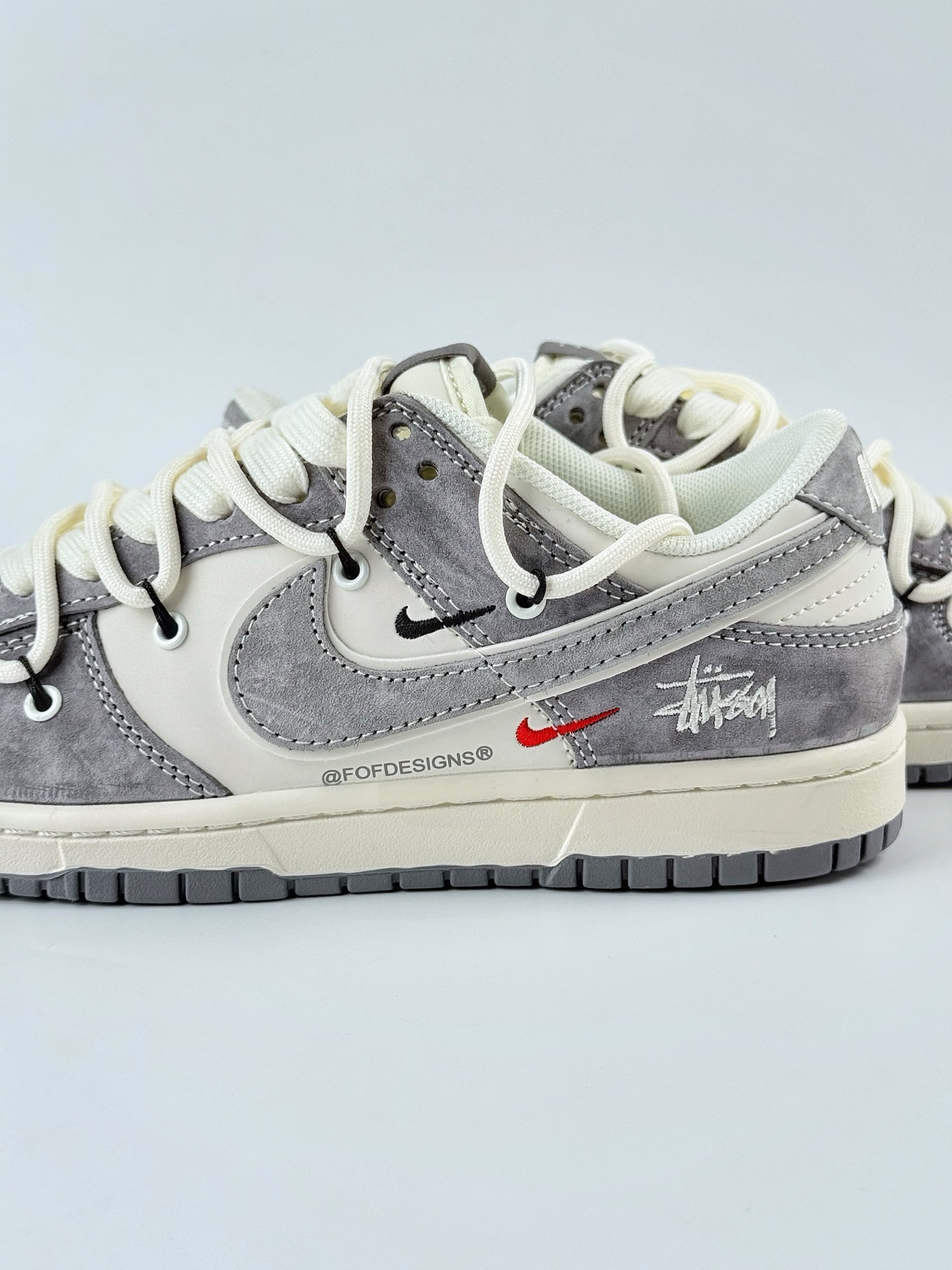 Nike SB Dunk Low x Stussy 灰白三小勾 YX5066-328