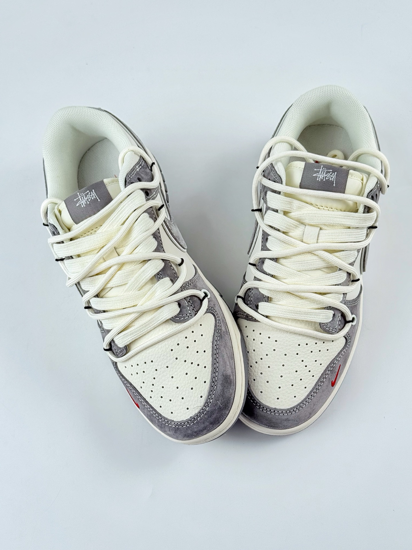 Nike SB Dunk Low x Stussy 灰白三小勾 YX5066-328