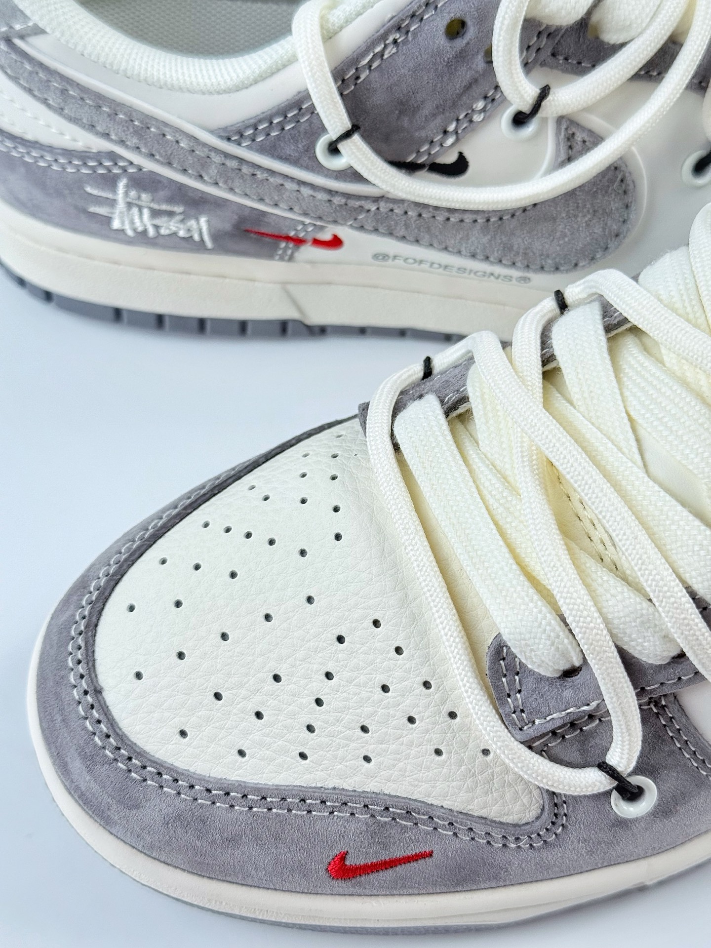 Nike SB Dunk Low x Stussy 灰白三小勾 YX5066-328