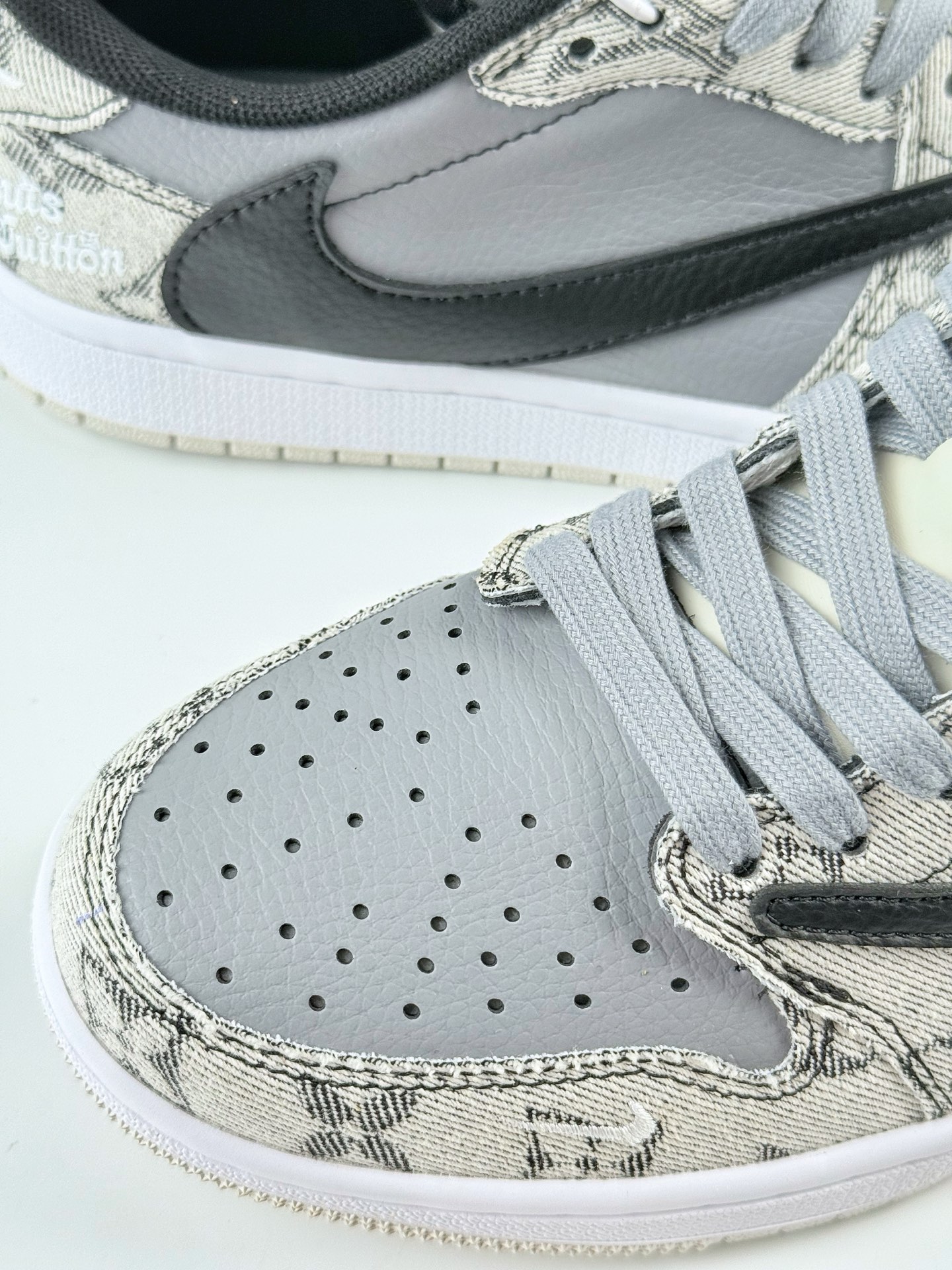 Travis Scott x Nike Air Jordan 1 Low x Louis Vuitton Air Jordan 1 Low 反转米灰黑小勾倒钩 XD0798-302
