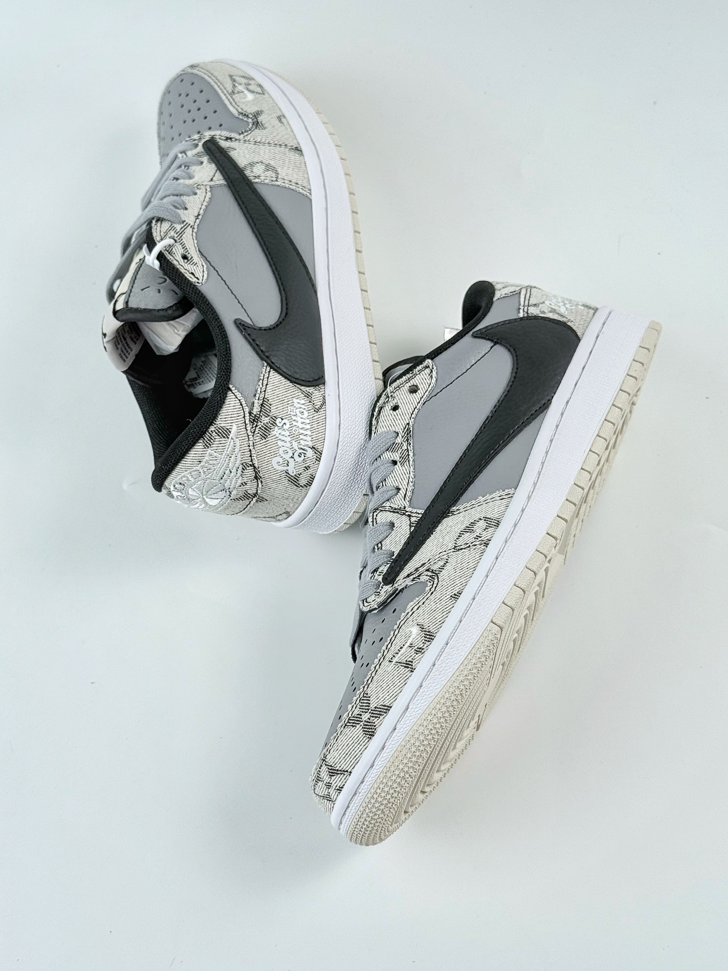 Travis Scott x Nike Air Jordan 1 Low x Louis Vuitton Air Jordan 1 Low 反转米灰黑小勾倒钩 XD0798-302