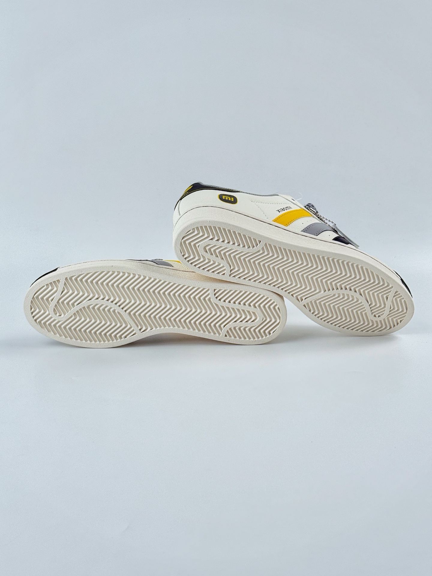 AD Originals Superstar x SU7 Ultra 82 贝壳头 白黑满天星 SD6822