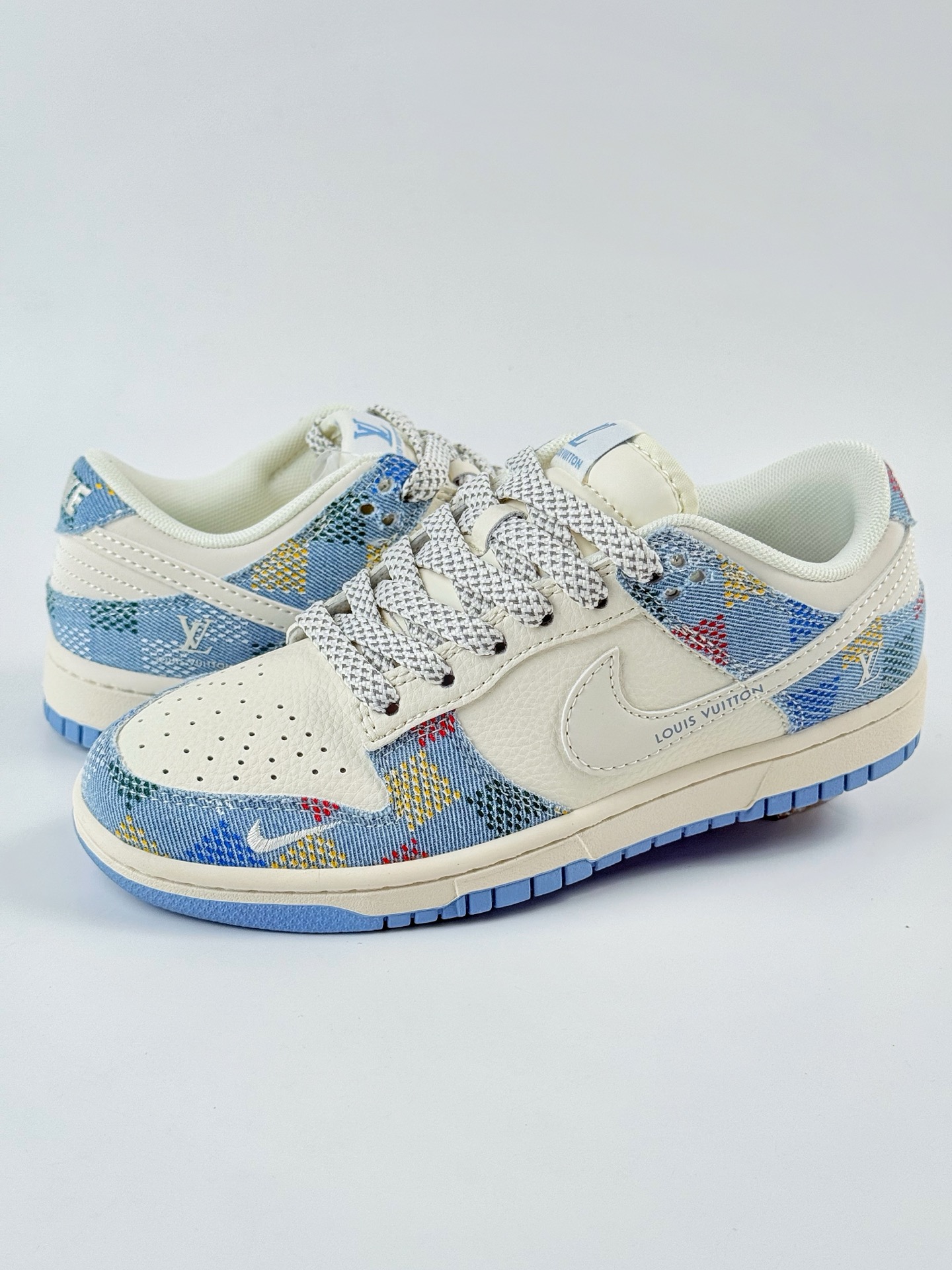 280 Nike SB Dunk Low x Louis Vuitton 蓝白小勾 FC1688-231
