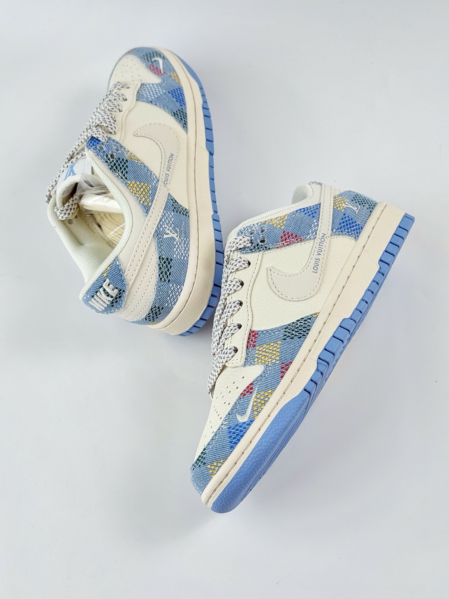 280 Nike SB Dunk Low x Louis Vuitton 蓝白小勾 FC1688-231