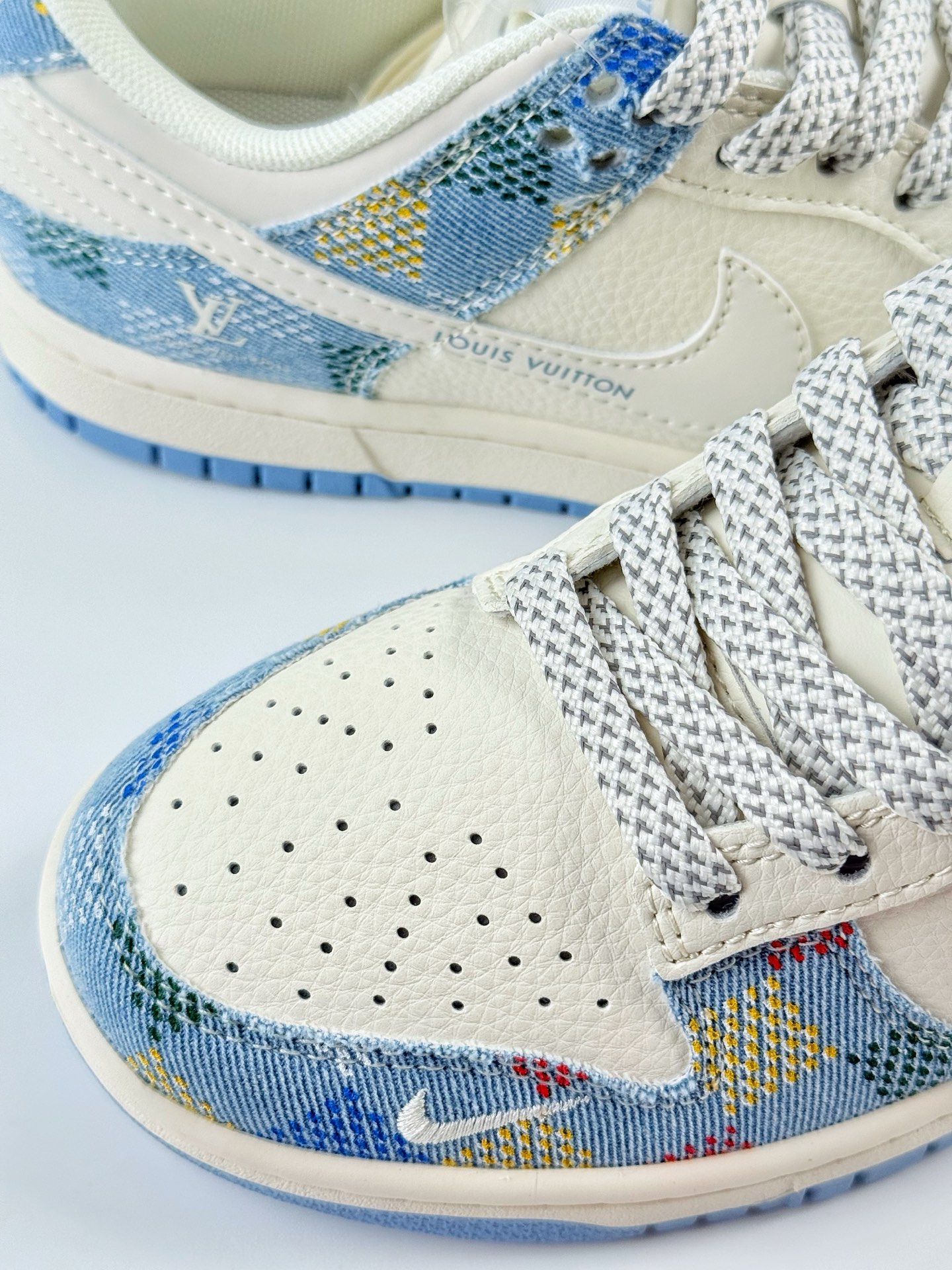 280 Nike SB Dunk Low x Louis Vuitton 蓝白小勾 FC1688-231