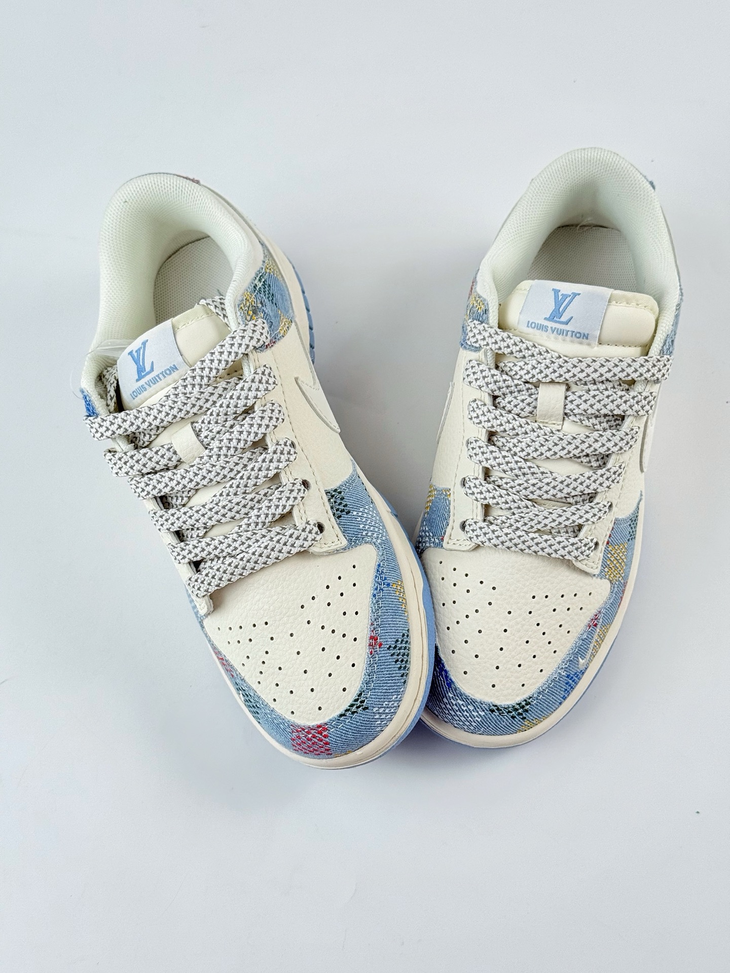 280 Nike SB Dunk Low x Louis Vuitton 蓝白小勾 FC1688-231
