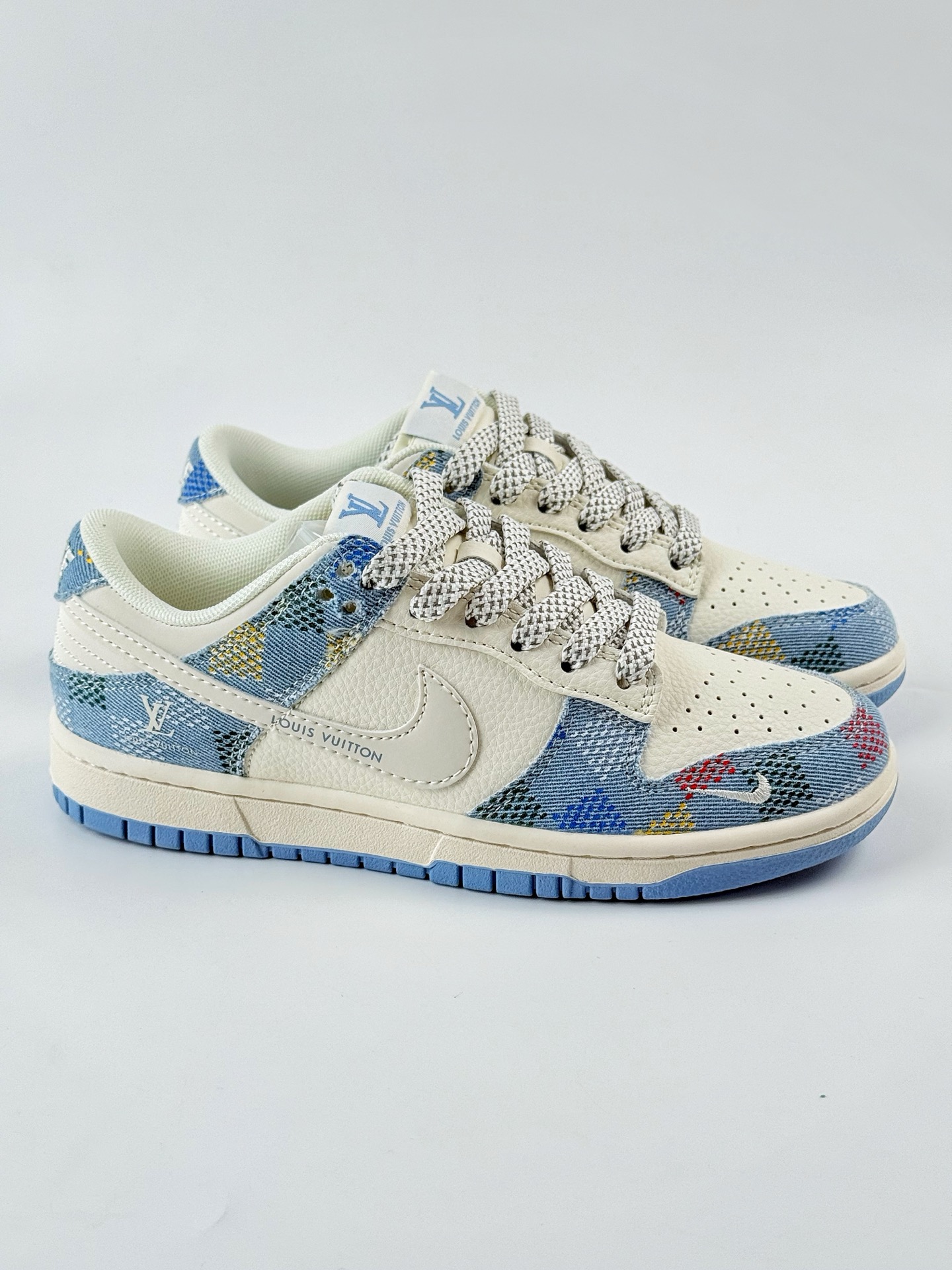 280 Nike SB Dunk Low x Louis Vuitton 蓝白小勾 FC1688-231