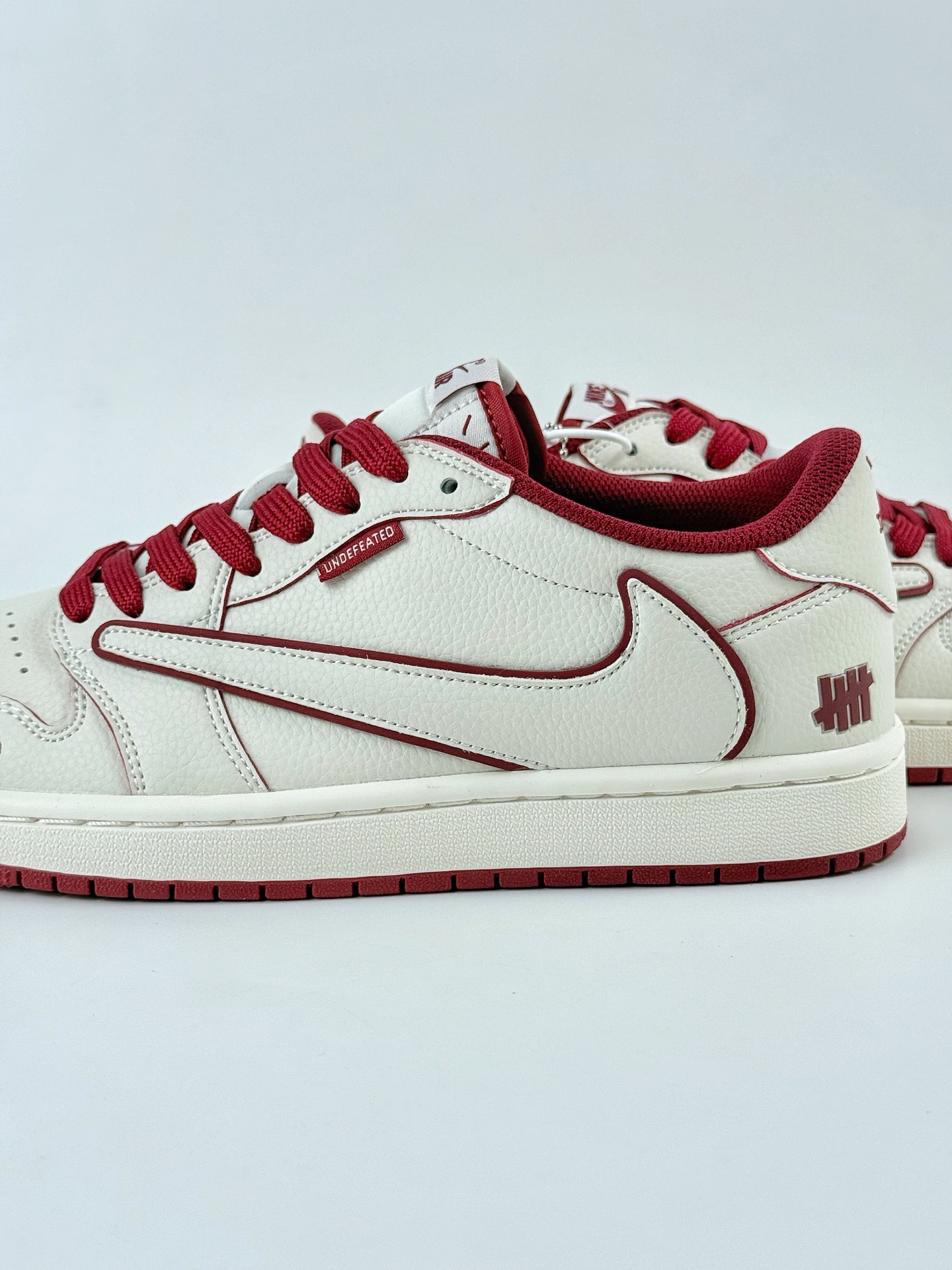 280 Travis Scott x Nike Air Jordan 1 Low x UNDEFEATED Air Jordan 1 Low 反转白红倒钩 DF1845-536