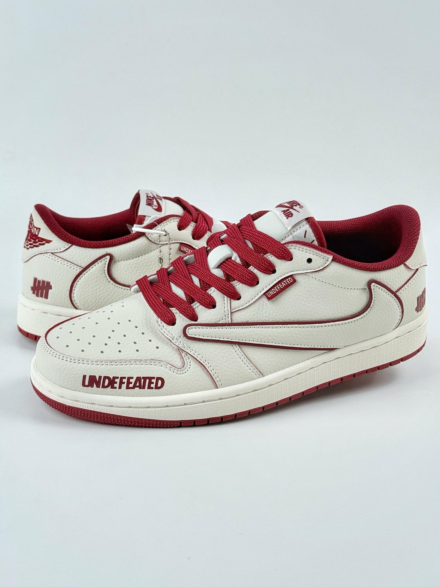 280 Travis Scott x Nike Air Jordan 1 Low x UNDEFEATED Air Jordan 1 Low 反转白红倒钩 DF1845-536