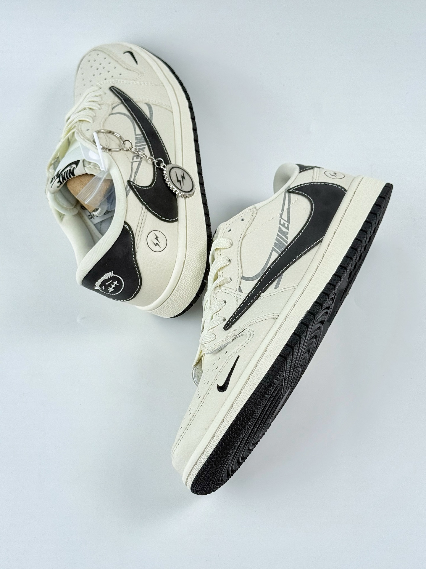 Travis Scott x Nike Air Jordan 1 Low x Louis Vuitton Air Jordan 1 Low 反转白黑小钩闪电倒钩 LD2025-029