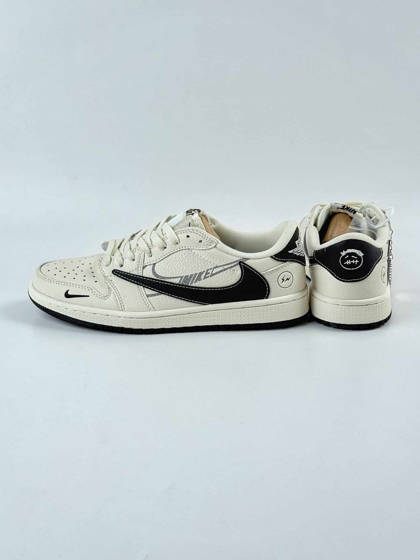 Travis Scott x Nike Air Jordan 1 Low x Louis Vuitton Air Jordan 1 Low 反转白黑小钩闪电倒钩 LD2025-029