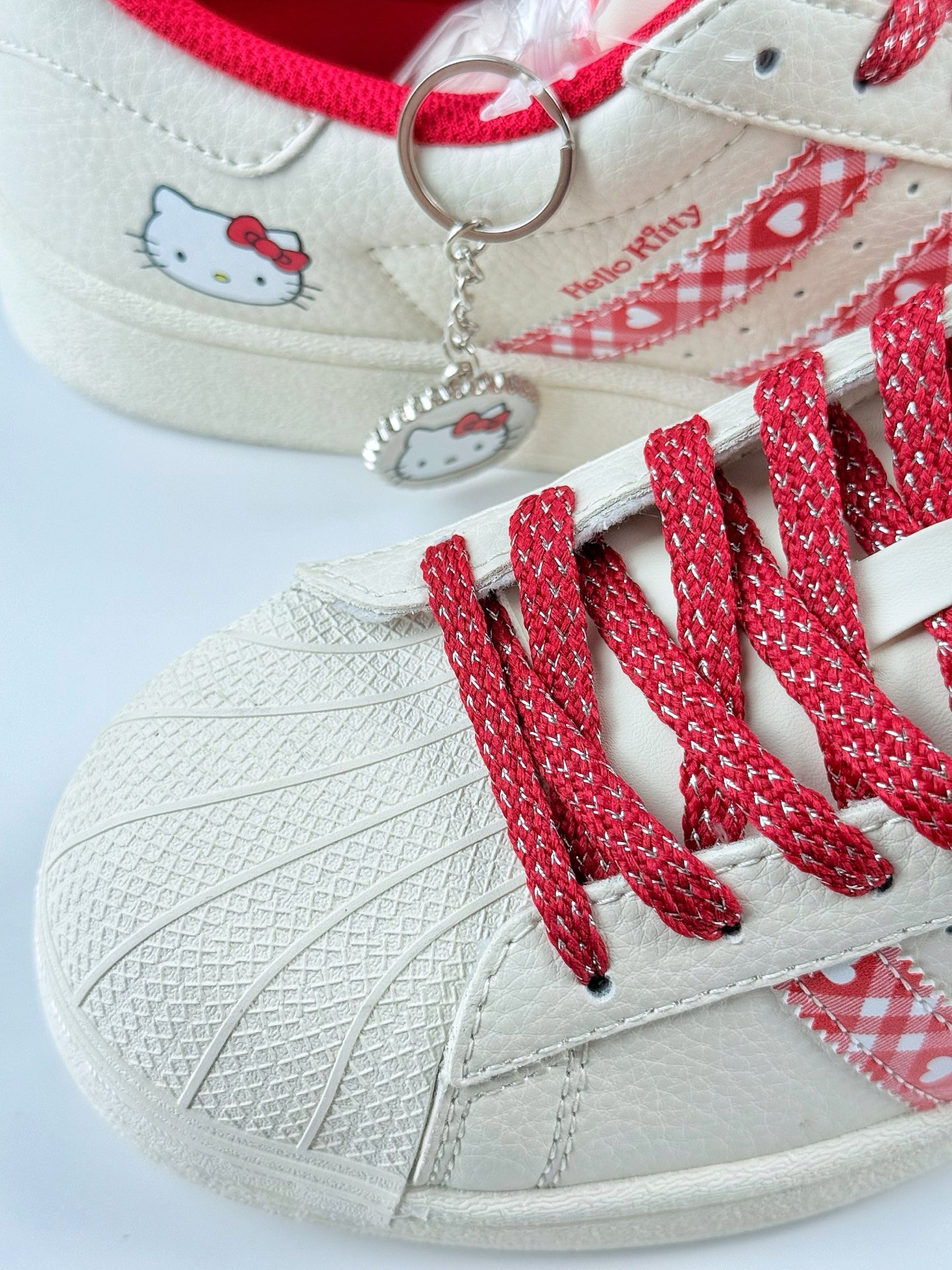 AD Originals Superstar x Hello Kitty 白红 XG0002