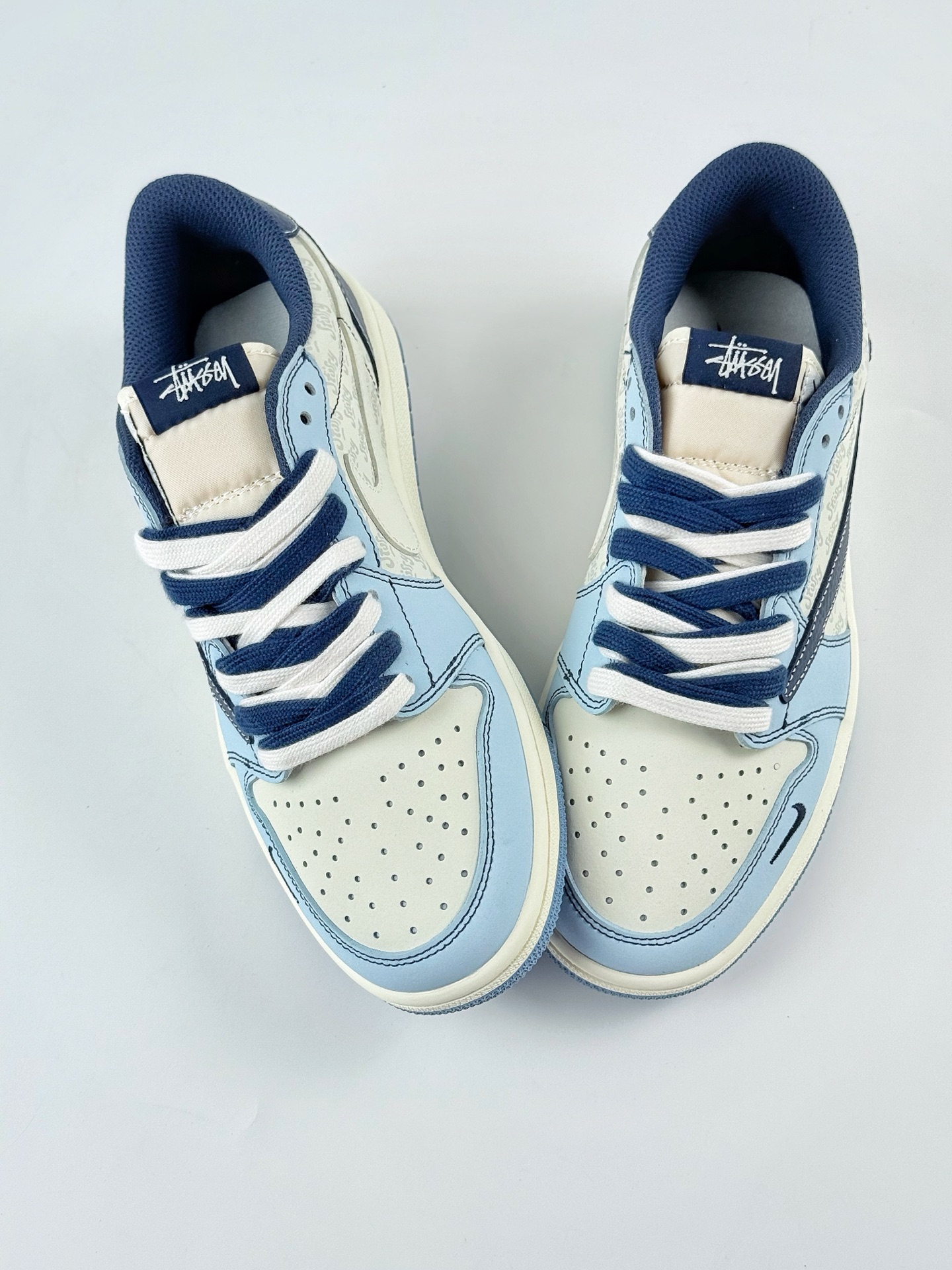 Travis Scott x Nike Air Jordan 1 Low x Stussy Air Jordan 1 Low 反转蓝白小勾倒钩 XZ5749-010