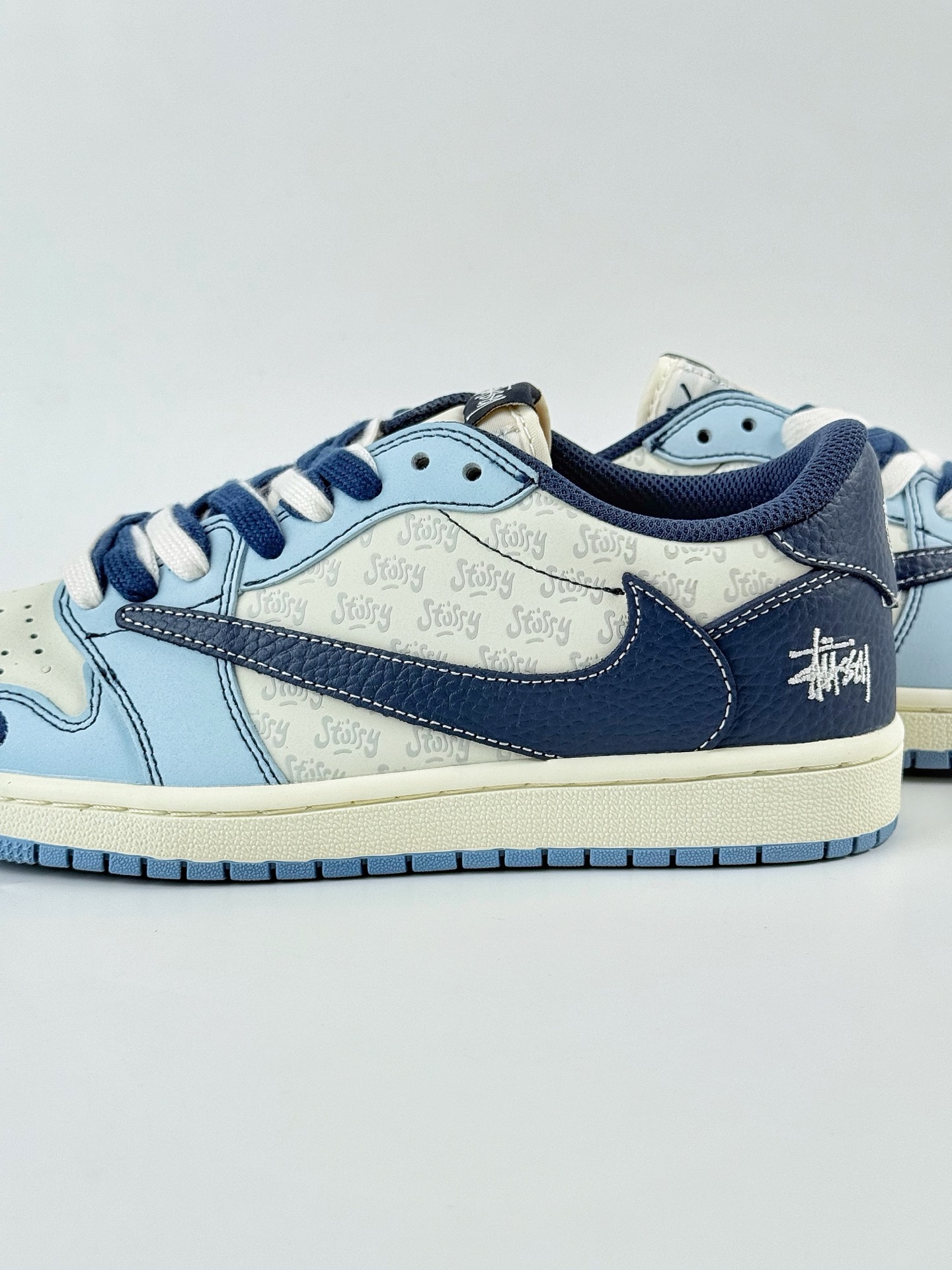 Travis Scott x Nike Air Jordan 1 Low x Stussy Air Jordan 1 Low 反转蓝白小勾倒钩 XZ5749-010