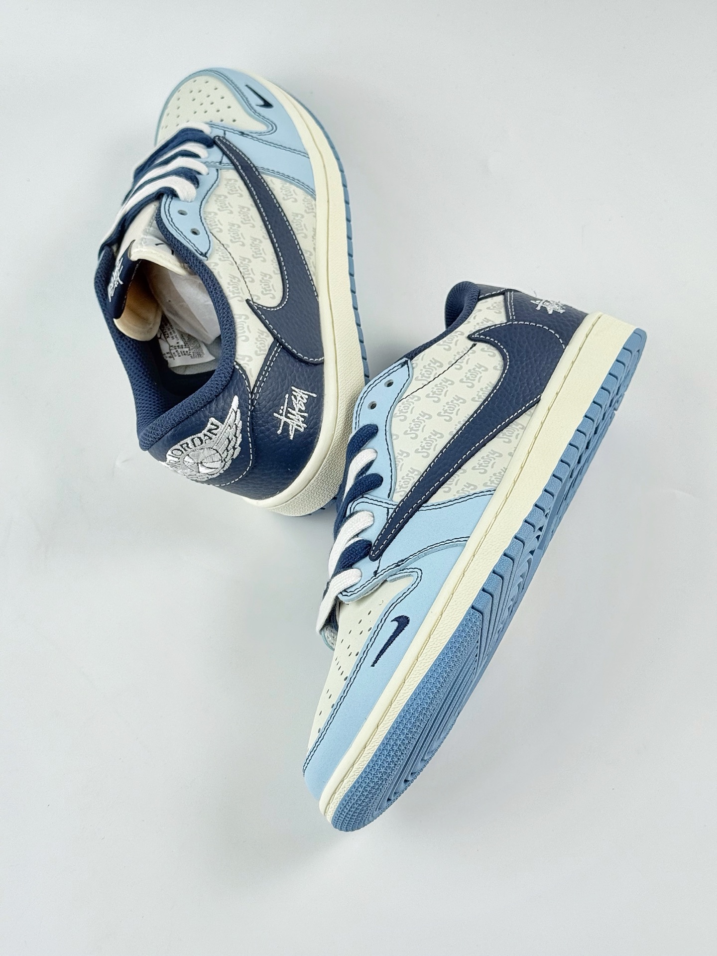 Travis Scott x Nike Air Jordan 1 Low x Stussy Air Jordan 1 Low 反转蓝白小勾倒钩 XZ5749-010