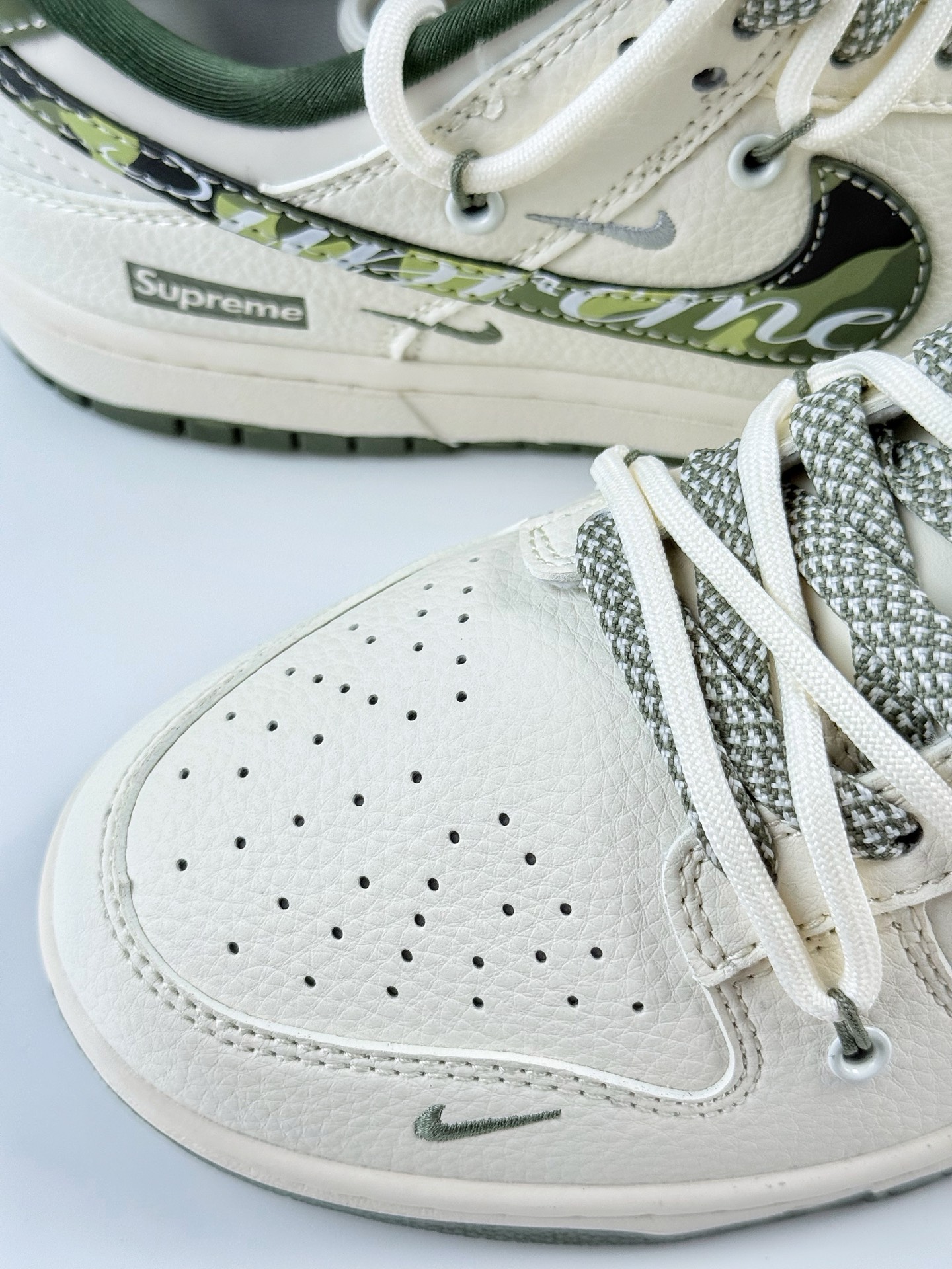 Nike SB Dunk Low x Supreme 白绿小勾满天星 DM6868-081