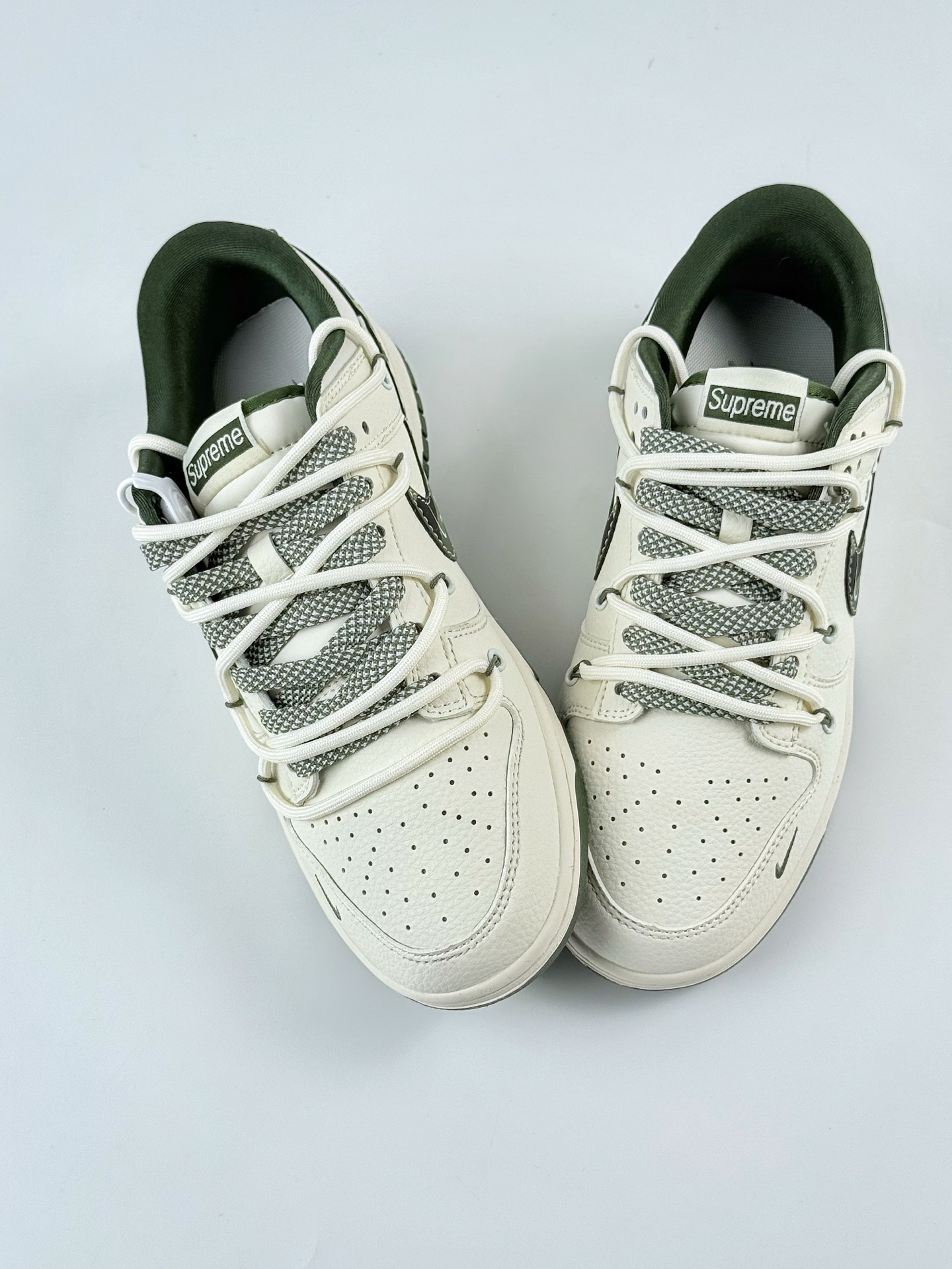 Nike SB Dunk Low x Supreme 白绿小勾满天星 DM6868-081