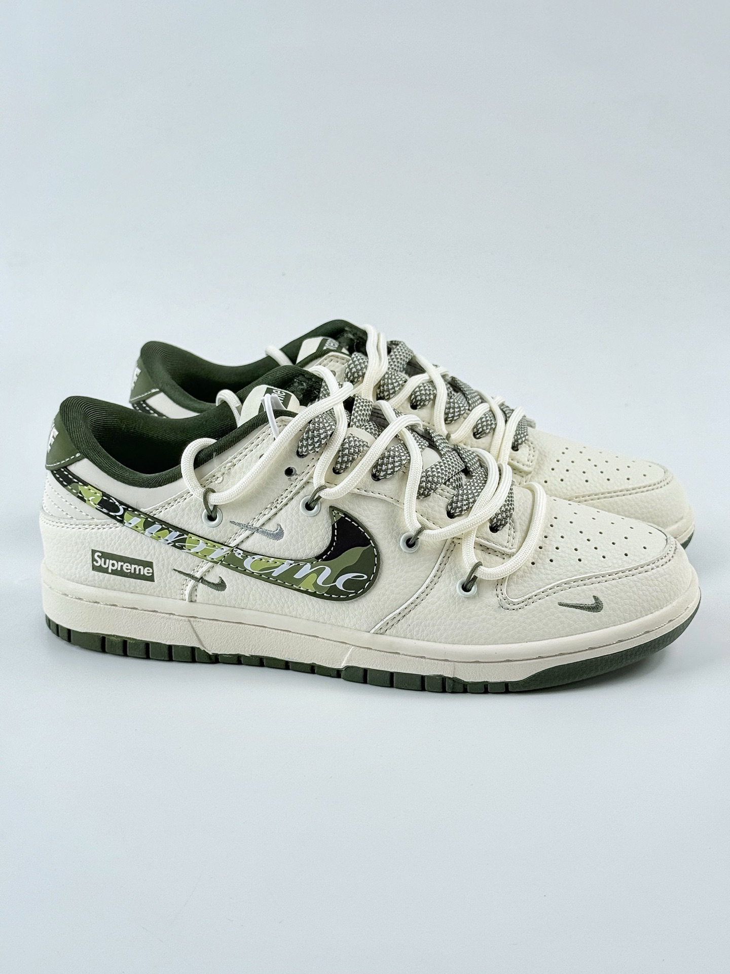 Nike SB Dunk Low x Supreme 白绿小勾满天星 DM6868-081