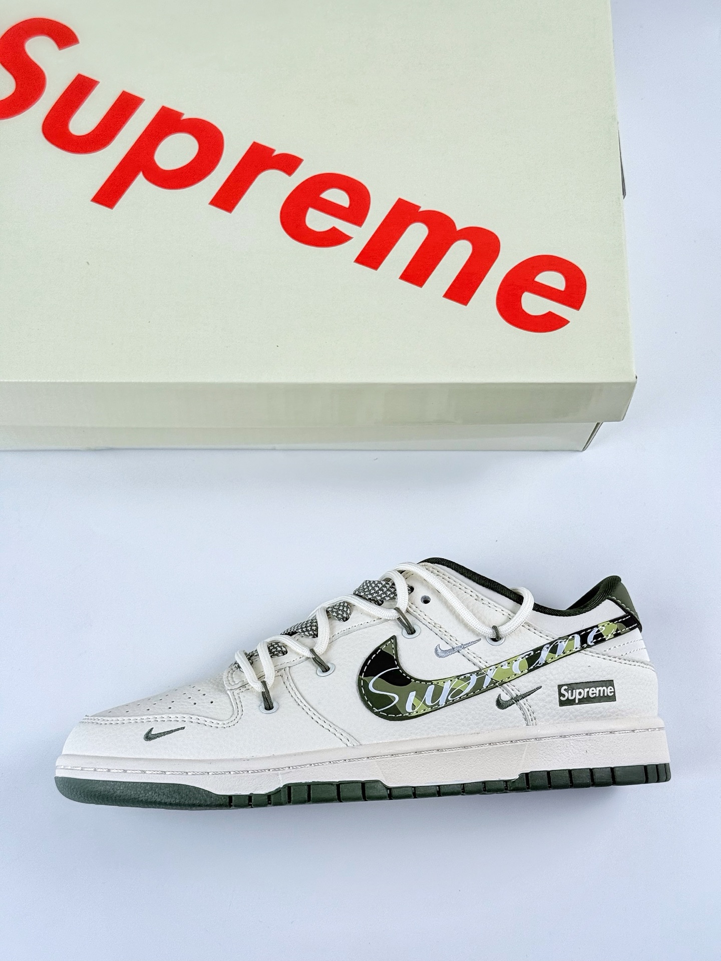 Nike SB Dunk Low x Supreme 白绿小勾满天星 DM6868-081
