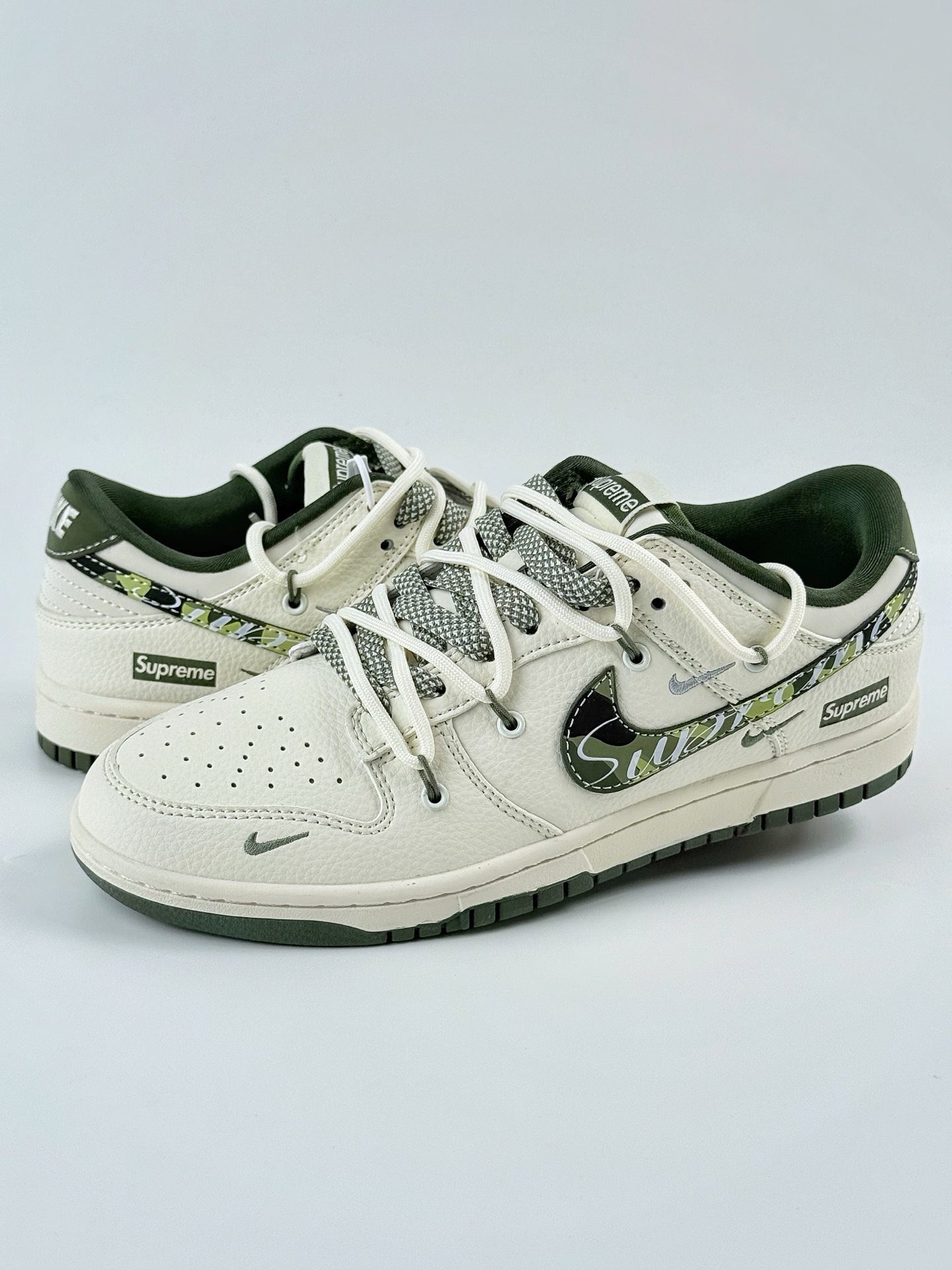 Nike SB Dunk Low x Supreme 白绿小勾满天星 DM6868-081