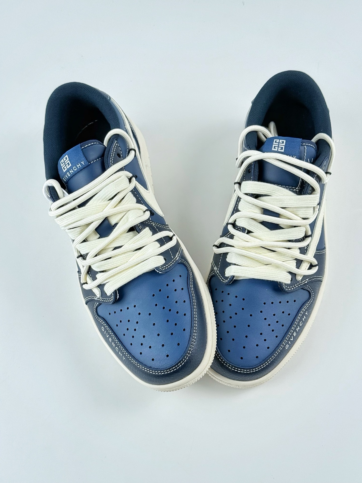 Travis Scott x Nike Air Jordan 1 Low x GIVENCHY Air Jordan 1 Low 反转深蓝米白倒钩 DM6868-105