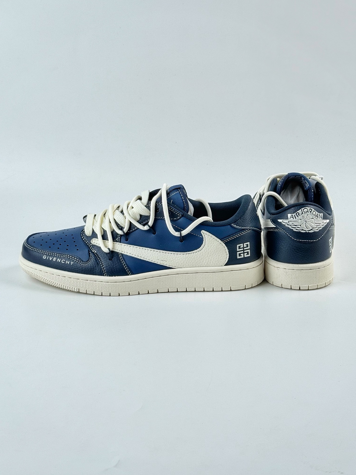 Travis Scott x Nike Air Jordan 1 Low x GIVENCHY Air Jordan 1 Low 反转深蓝米白倒钩 DM6868-105