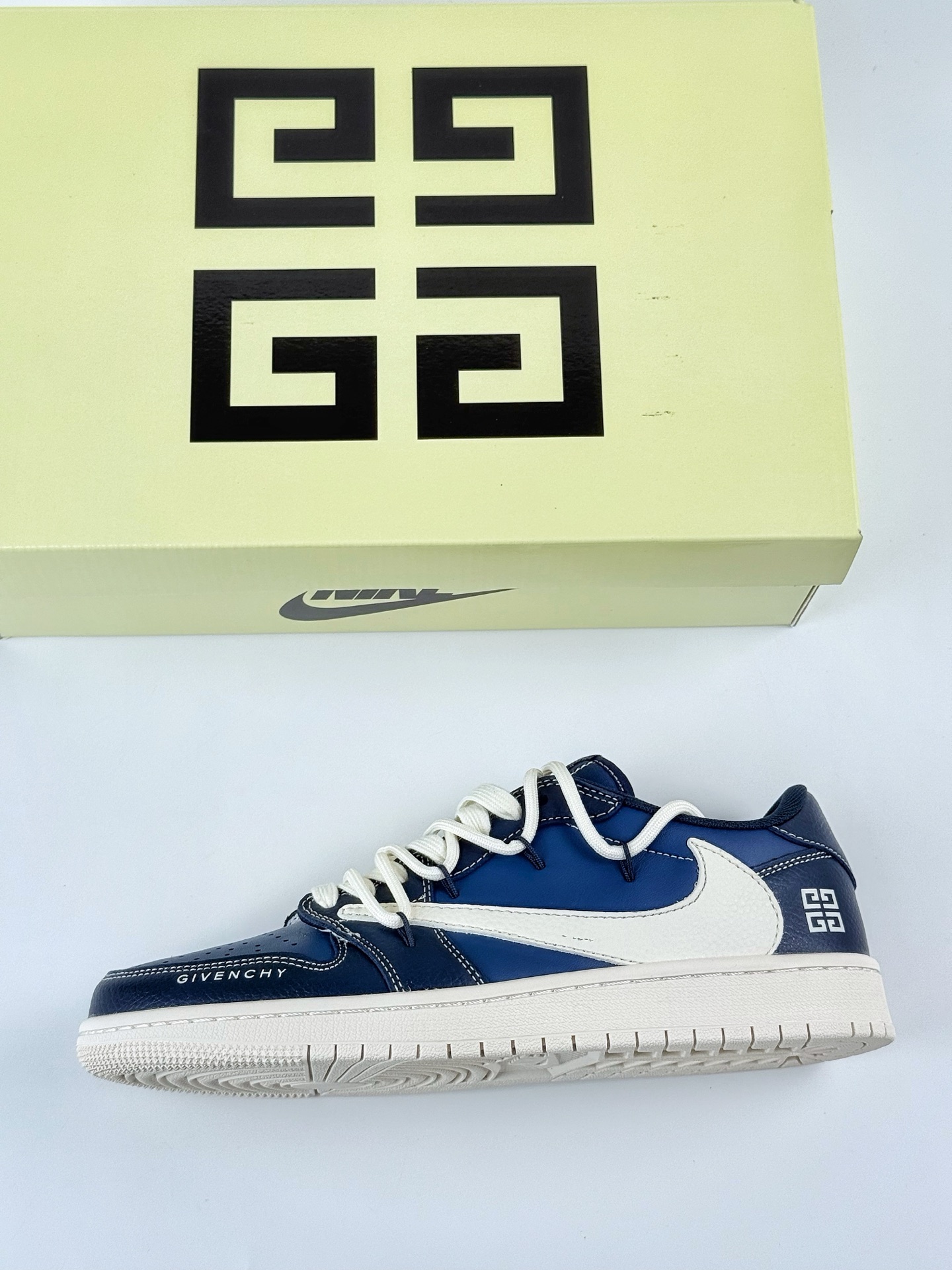 Travis Scott x Nike Air Jordan 1 Low x GIVENCHY Air Jordan 1 Low 反转深蓝米白倒钩 DM6868-105