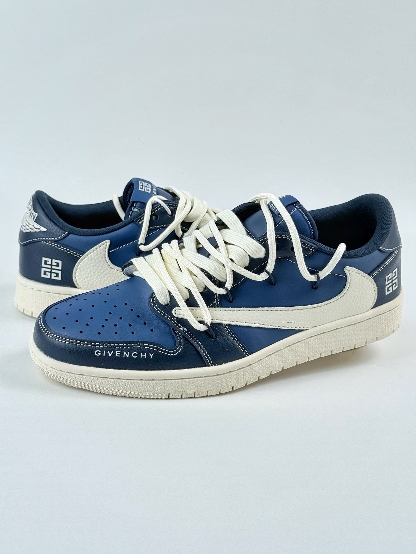 Travis Scott x Nike Air Jordan 1 Low x GIVENCHY Air Jordan 1 Low 反转深蓝米白倒钩 DM6868-105