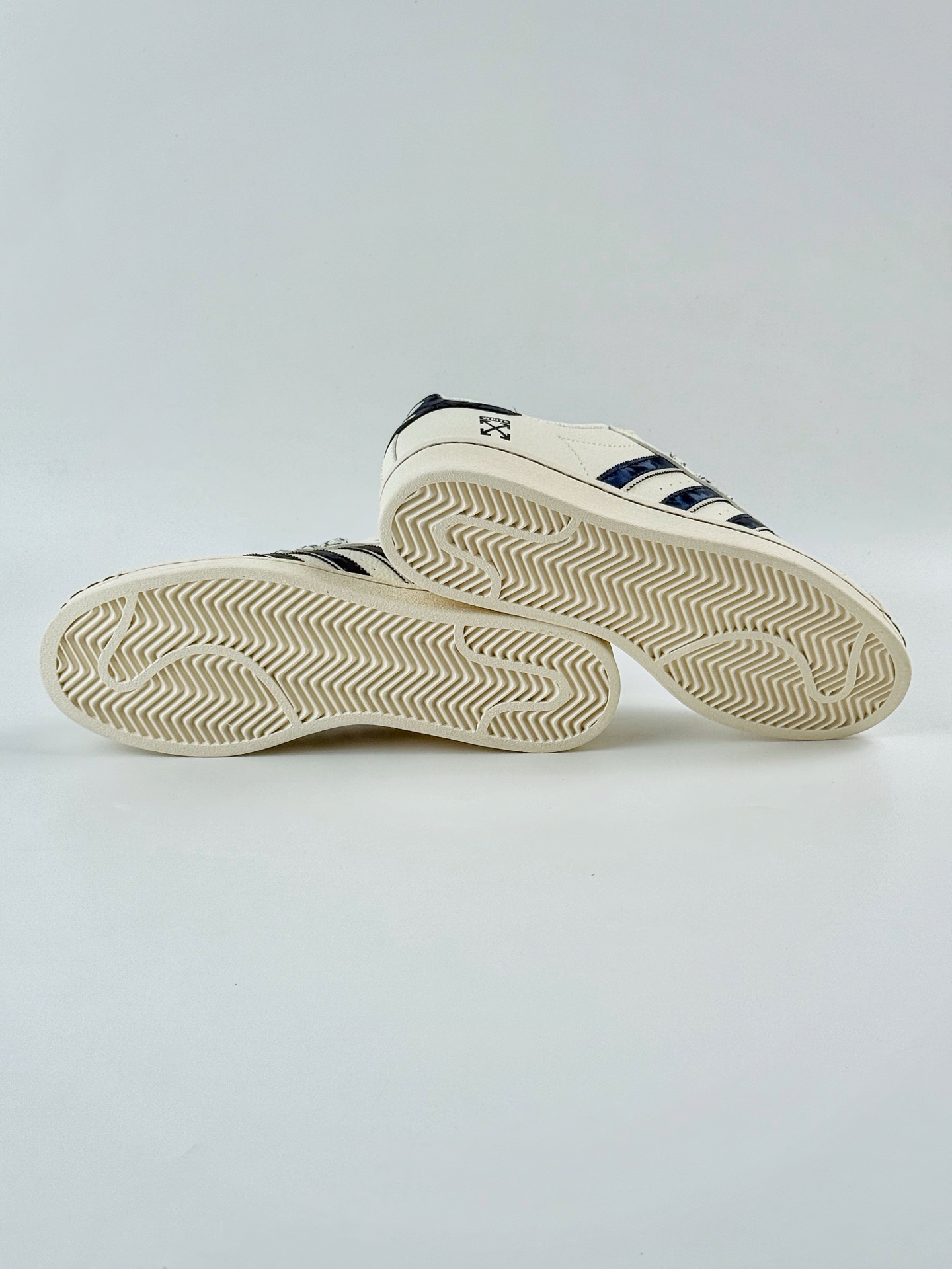 AD Originals Superstar x OFF-WHITE 白蓝满天星 HS3074