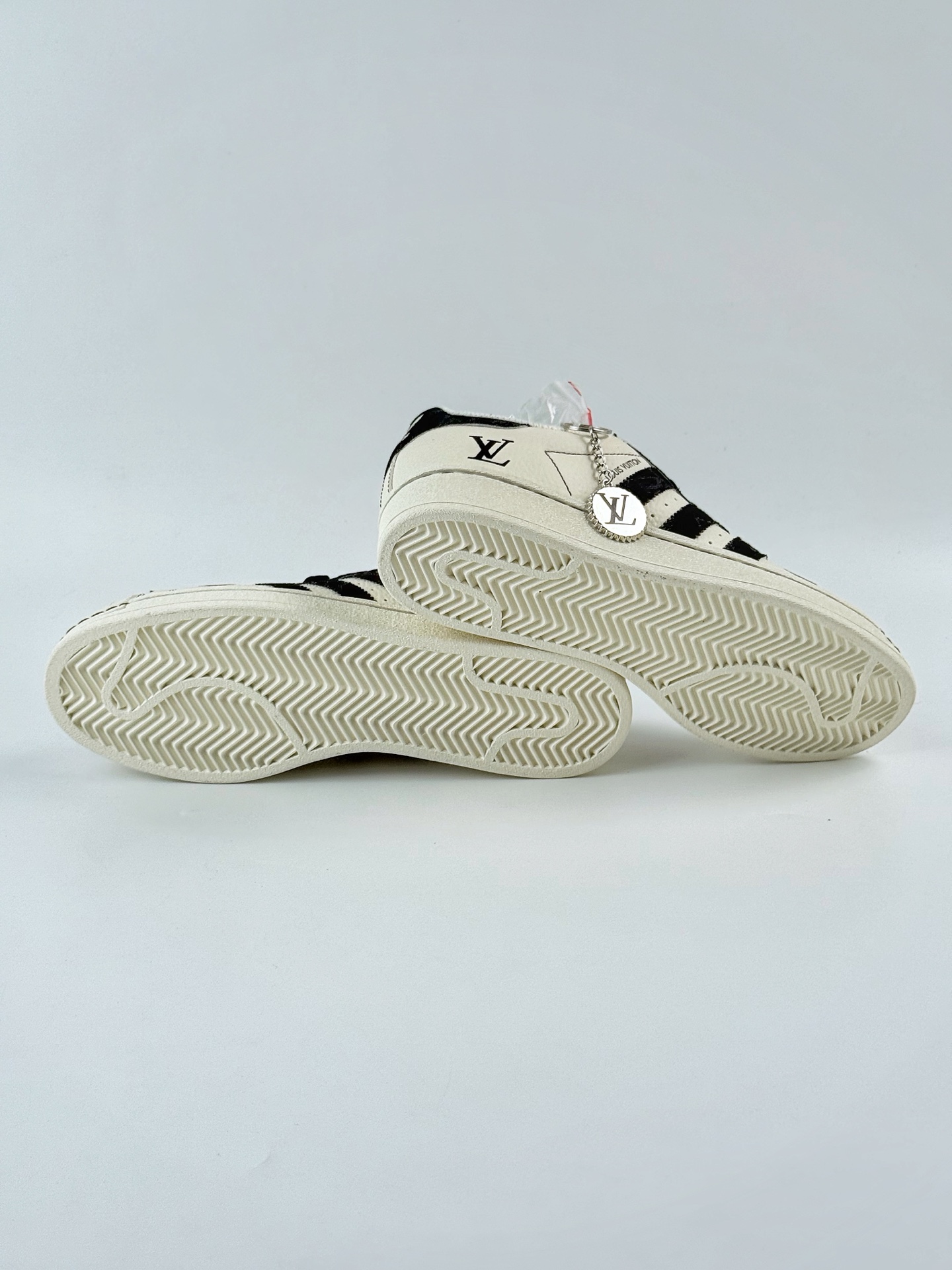 AD Originals Superstar x Louis Vuitton 白黑 AD8008