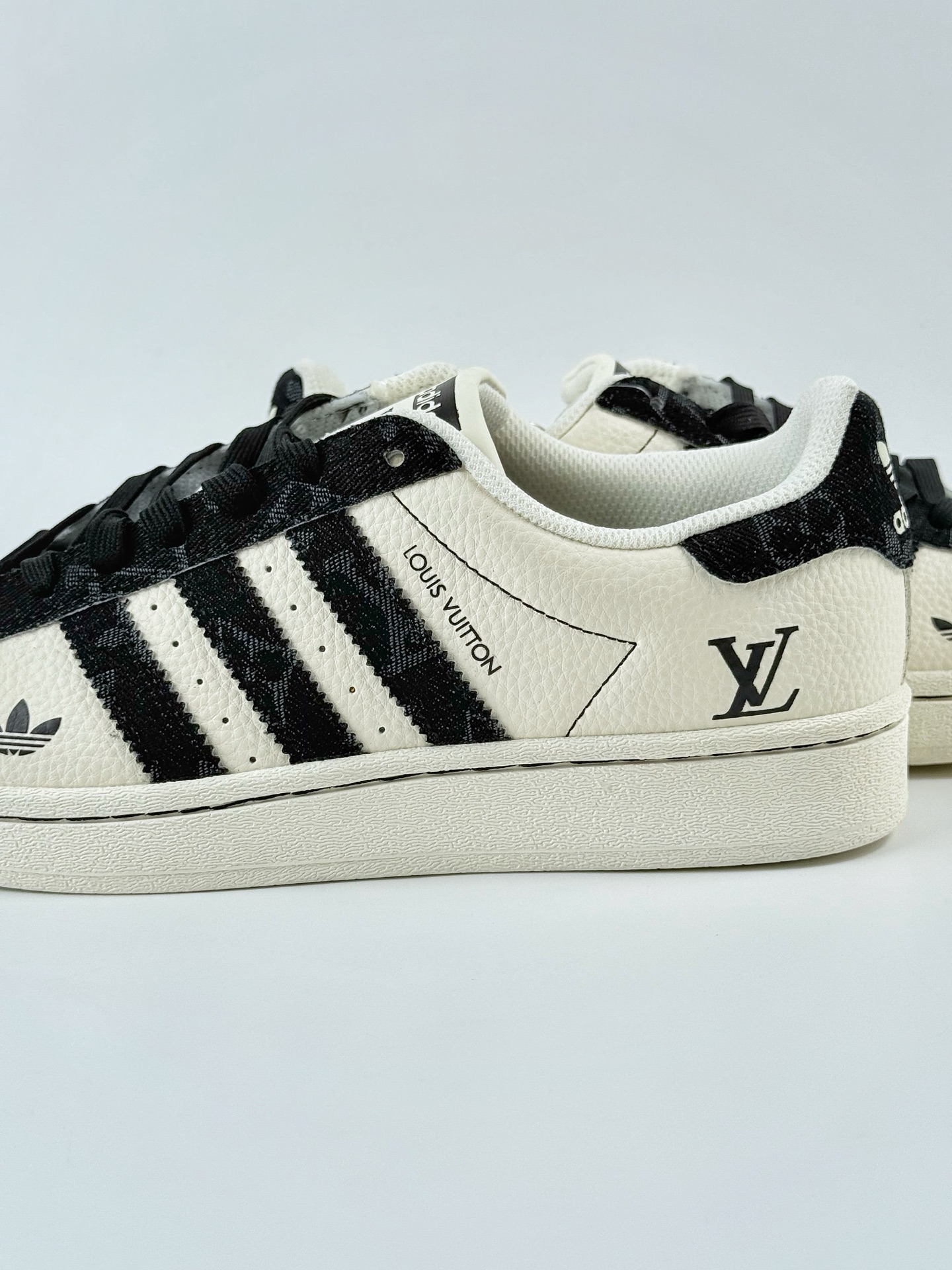 AD Originals Superstar x Louis Vuitton 白黑 AD8008
