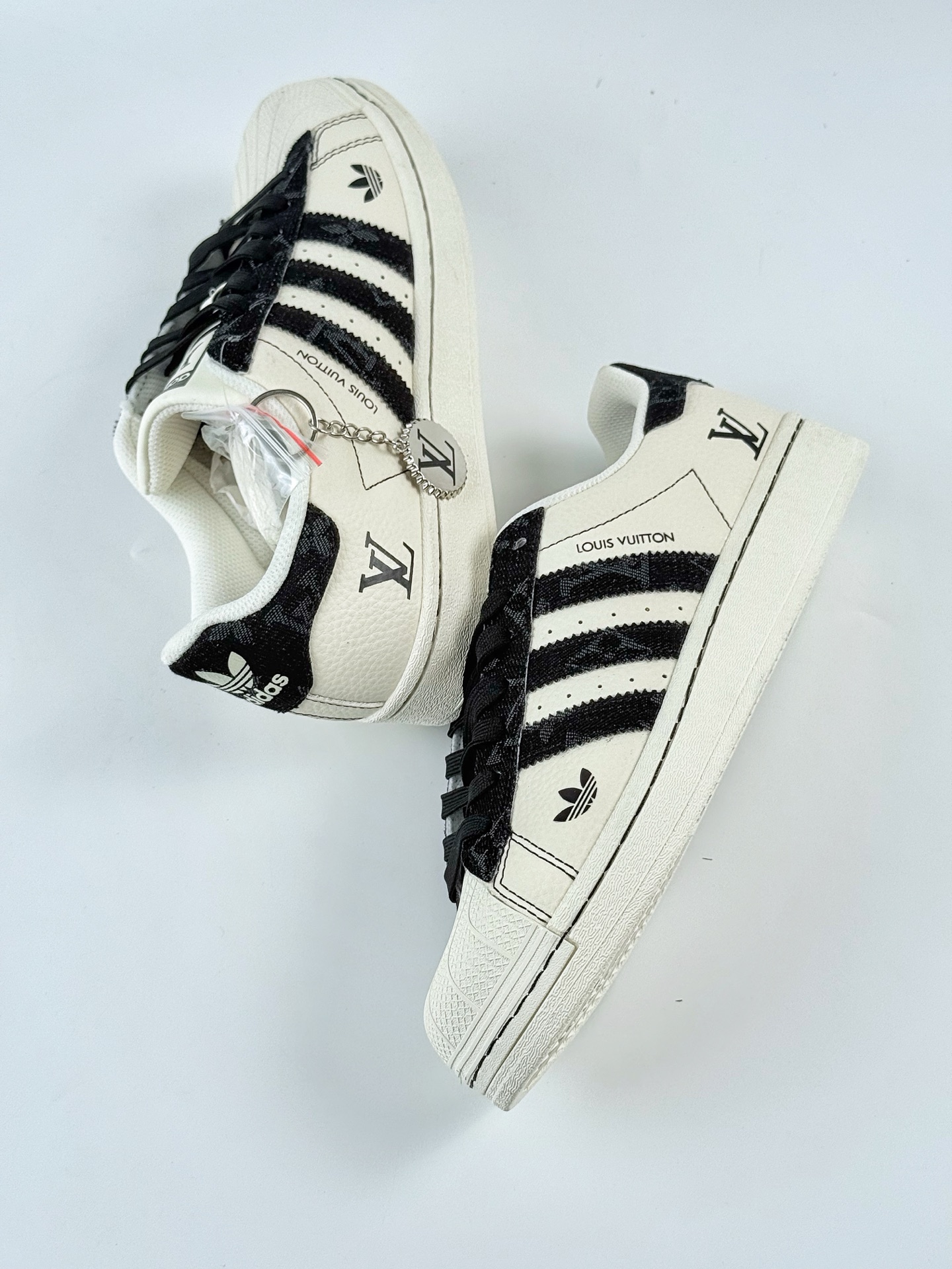 AD Originals Superstar x Louis Vuitton 白黑 AD8008