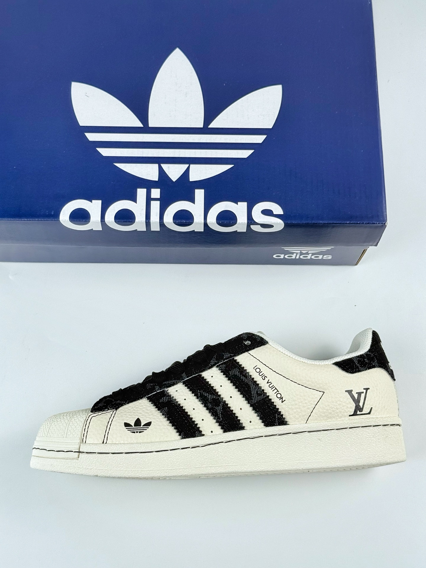 AD Originals Superstar x Louis Vuitton 白黑 AD8008