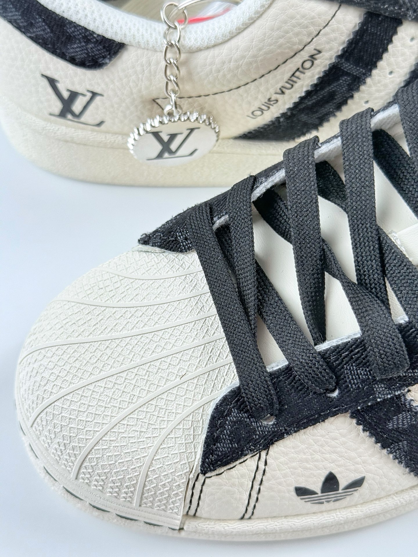 AD Originals Superstar x Louis Vuitton 白黑 AD8008
