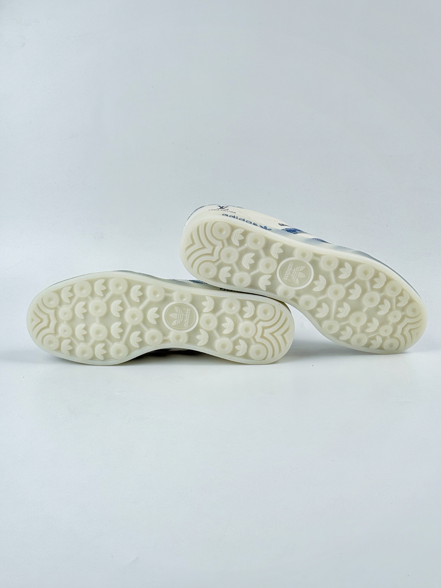 adidas Originals Gazelle INdoor x Louis Vuitton 白蓝 三叶草休闲防滑耐磨低帮板鞋 DM1234-008