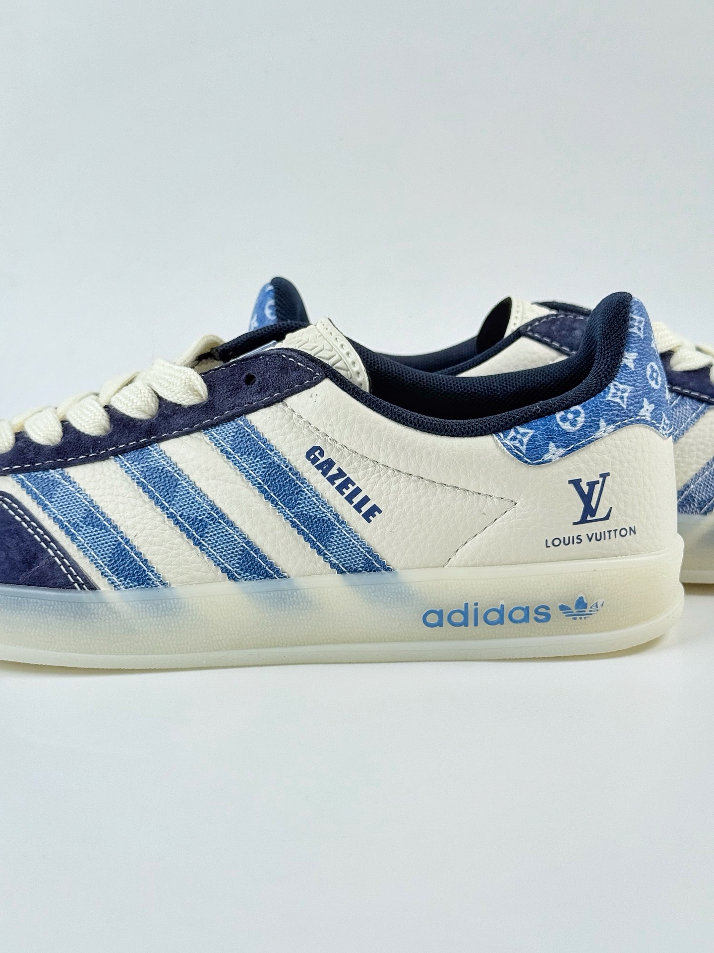 adidas Originals Gazelle INdoor x Louis Vuitton 白蓝 三叶草休闲防滑耐磨低帮板鞋 DM1234-008