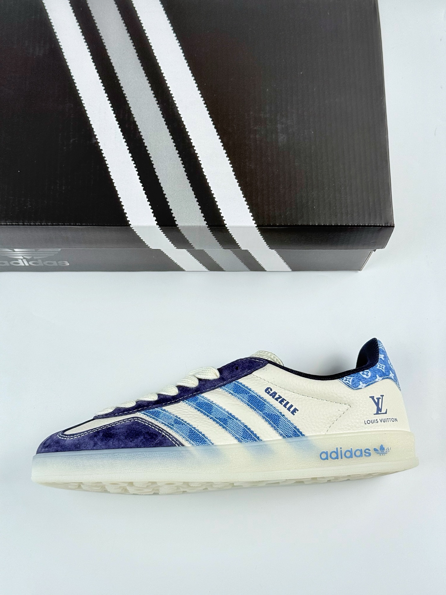adidas Originals Gazelle INdoor x Louis Vuitton 白蓝 三叶草休闲防滑耐磨低帮板鞋 DM1234-008