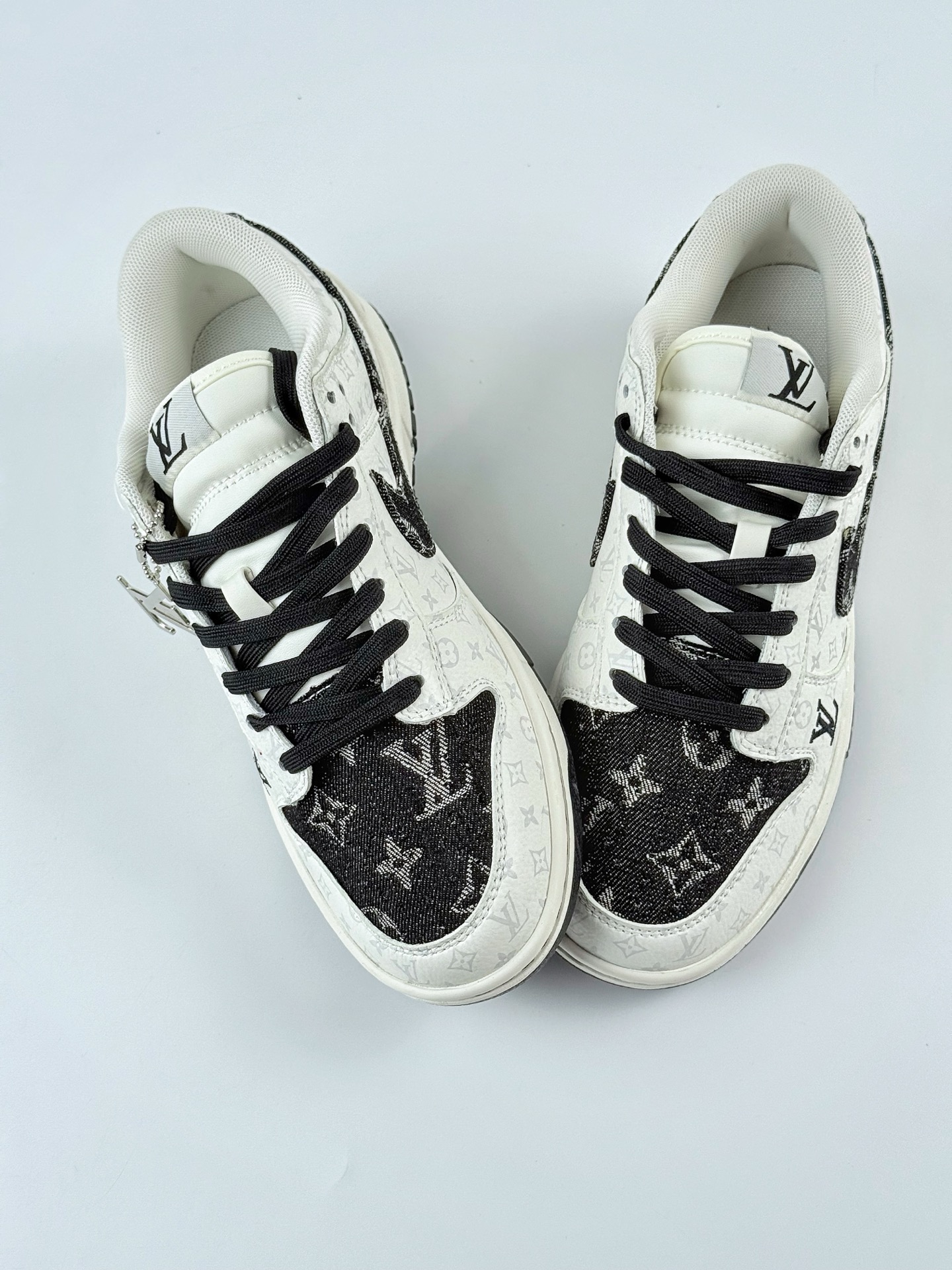 Nike SB Dunk Low x Louis Vuitton 白黑 SC9772-804