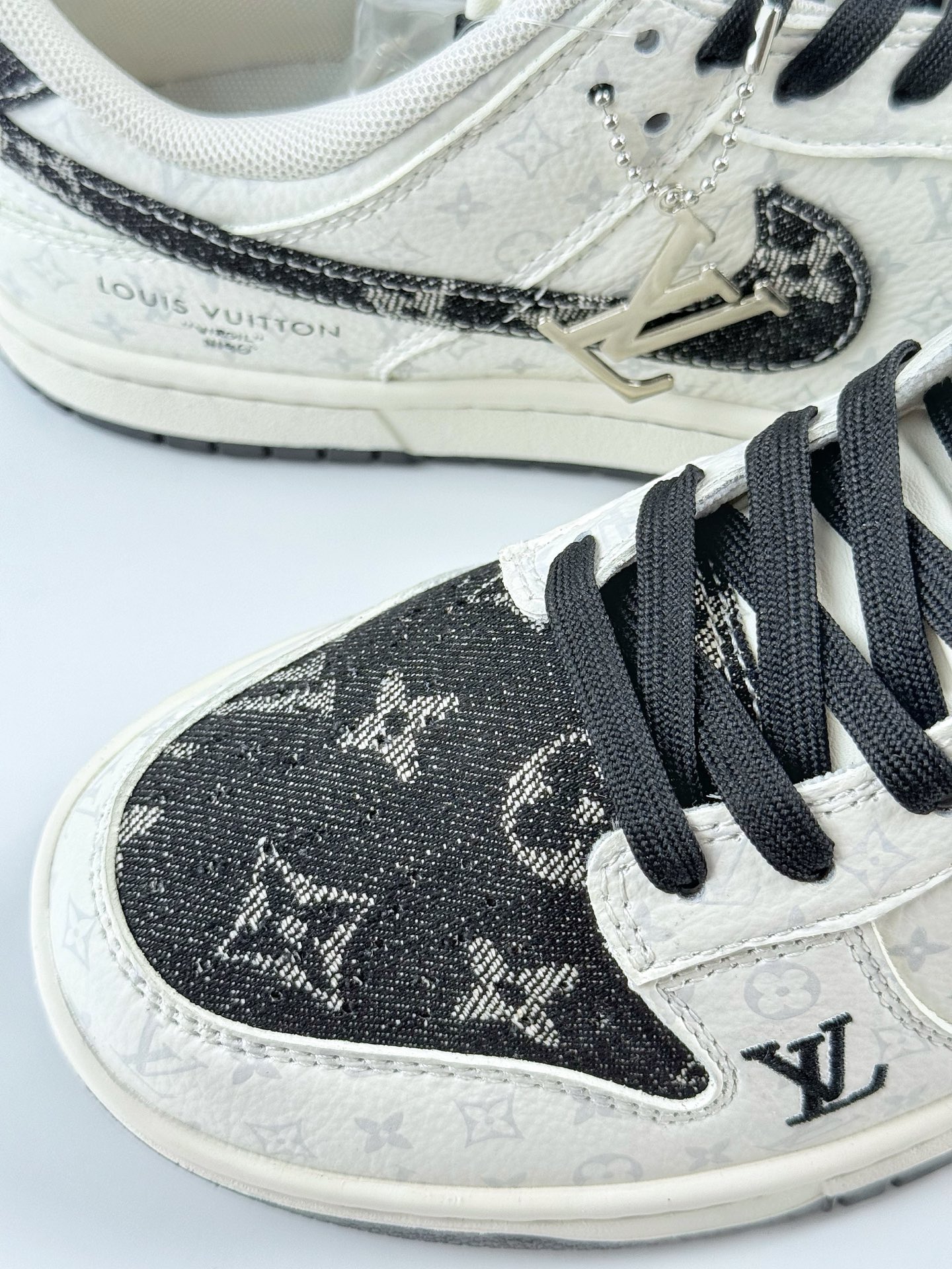 Nike SB Dunk Low x Louis Vuitton 白黑 SC9772-804