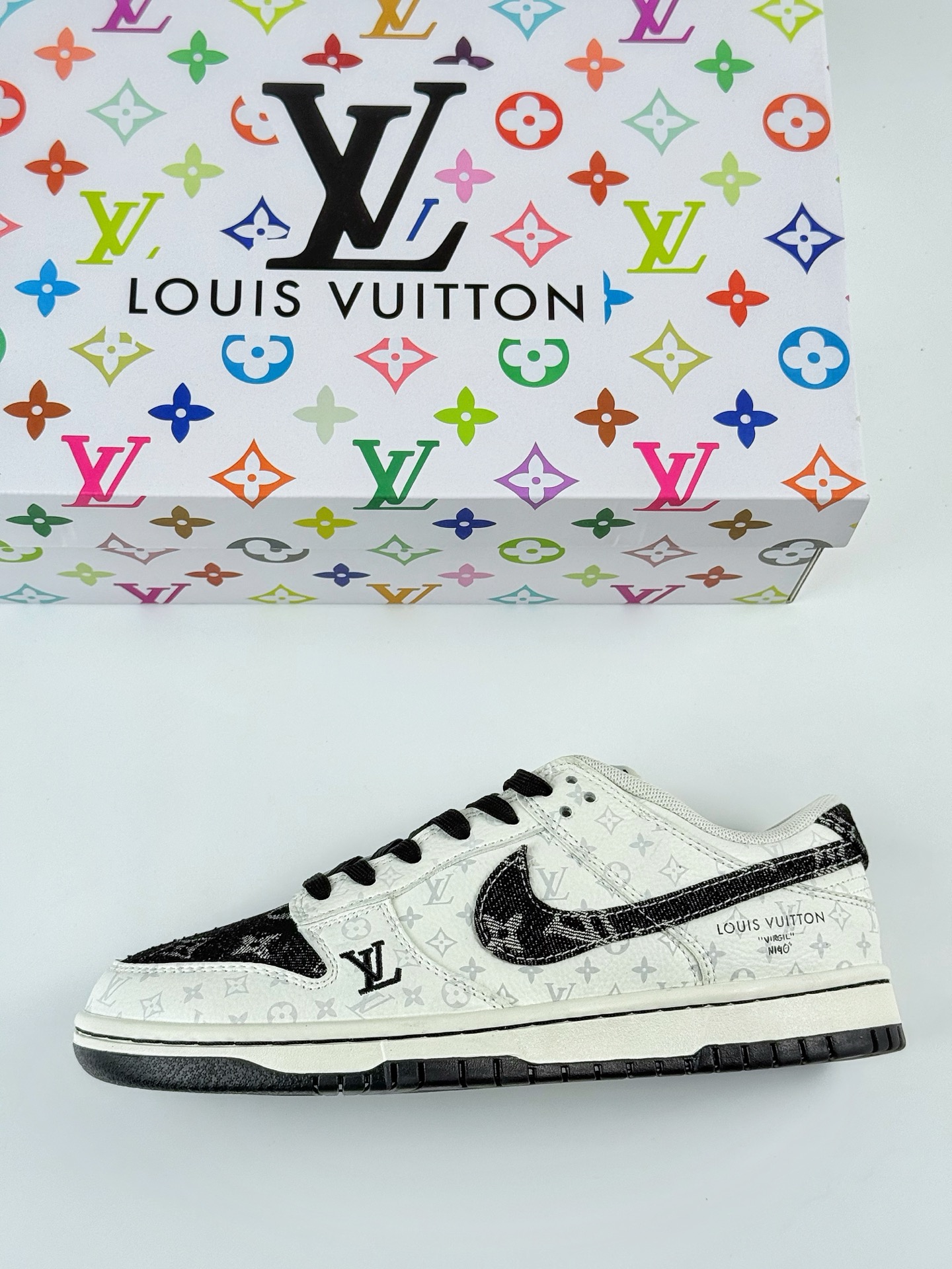 Nike SB Dunk Low x Louis Vuitton 白黑 SC9772-804