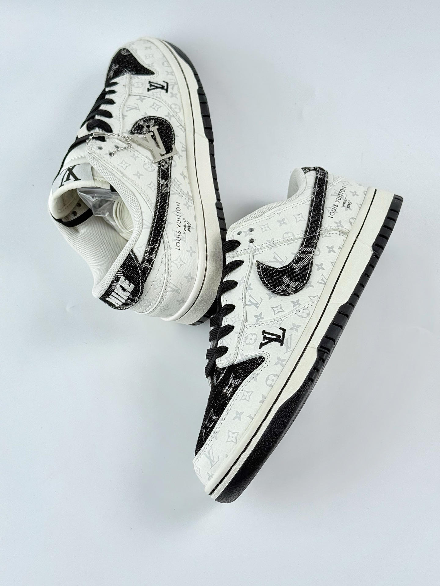 Nike SB Dunk Low x Louis Vuitton 白黑 SC9772-804