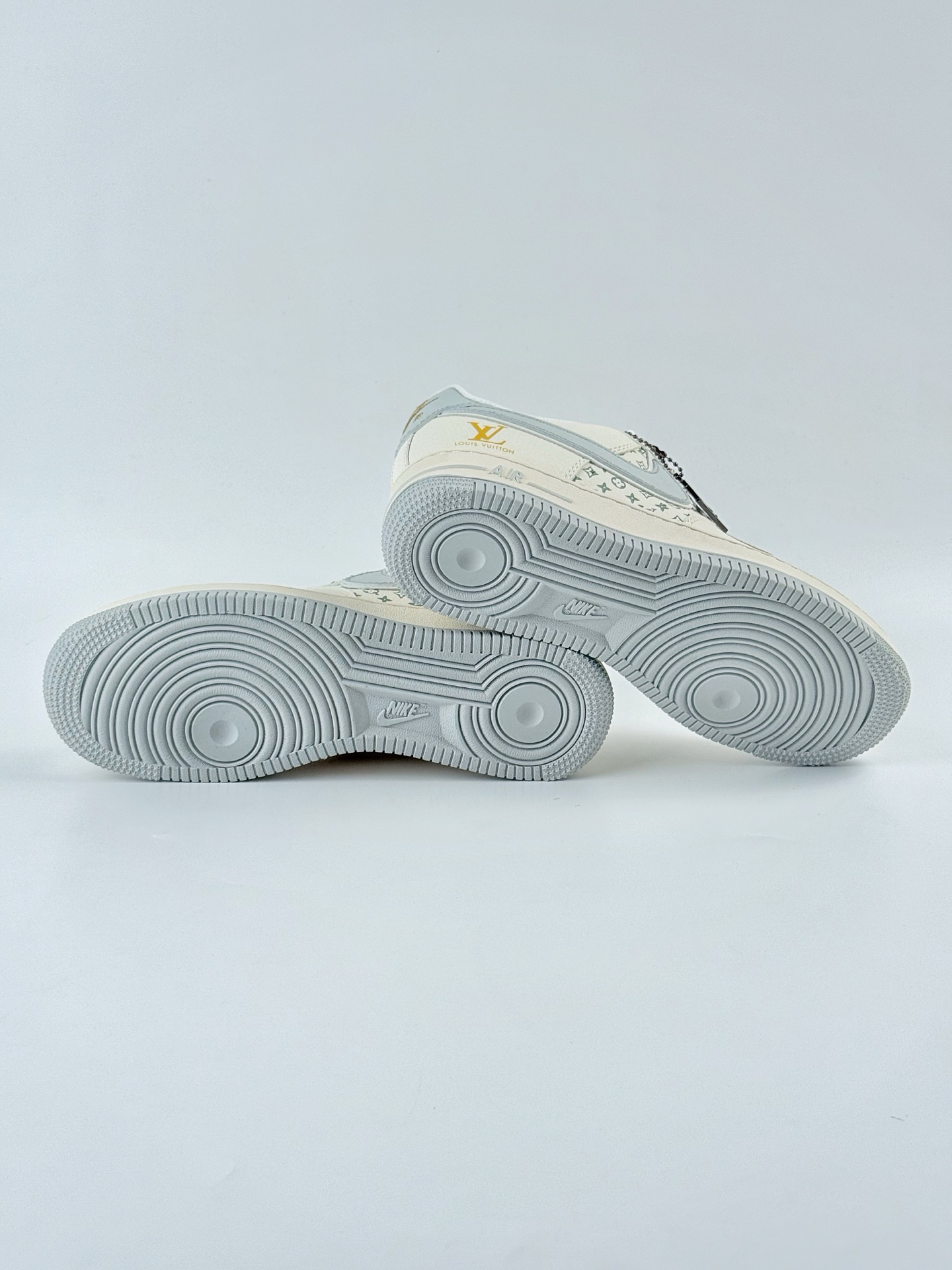 260 Nike Air Force 1 Low 07 x Louis Vuitton 白灰小勾满天星 XX3168-159