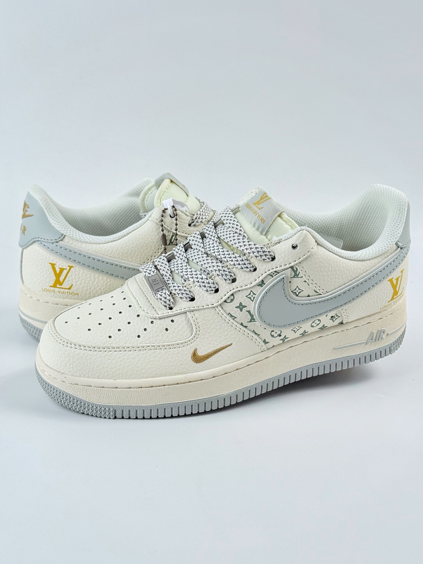 260 Nike Air Force 1 Low 07 x Louis Vuitton 白灰小勾满天星 XX3168-159