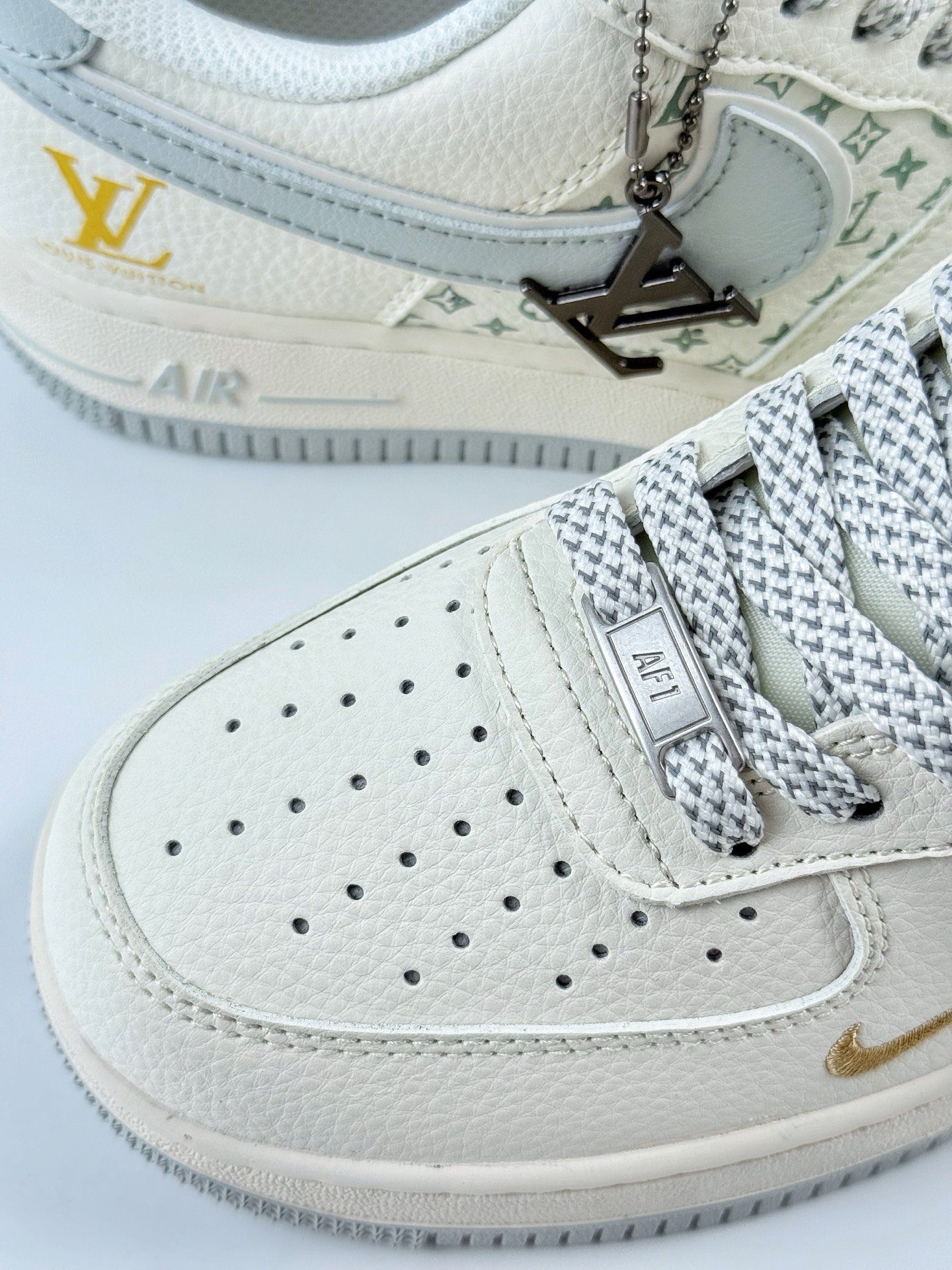 260 Nike Air Force 1 Low 07 x Louis Vuitton 白灰小勾满天星 XX3168-159