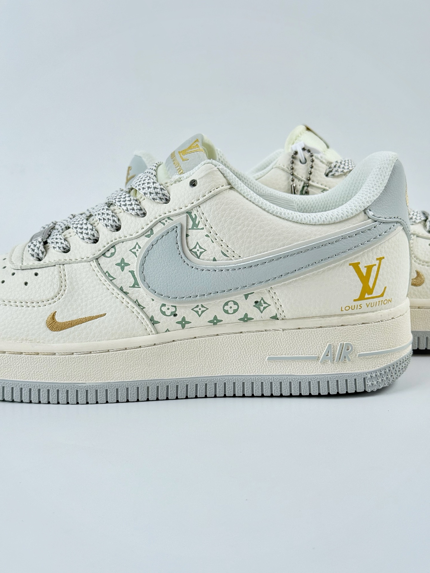 260 Nike Air Force 1 Low 07 x Louis Vuitton 白灰小勾满天星 XX3168-159