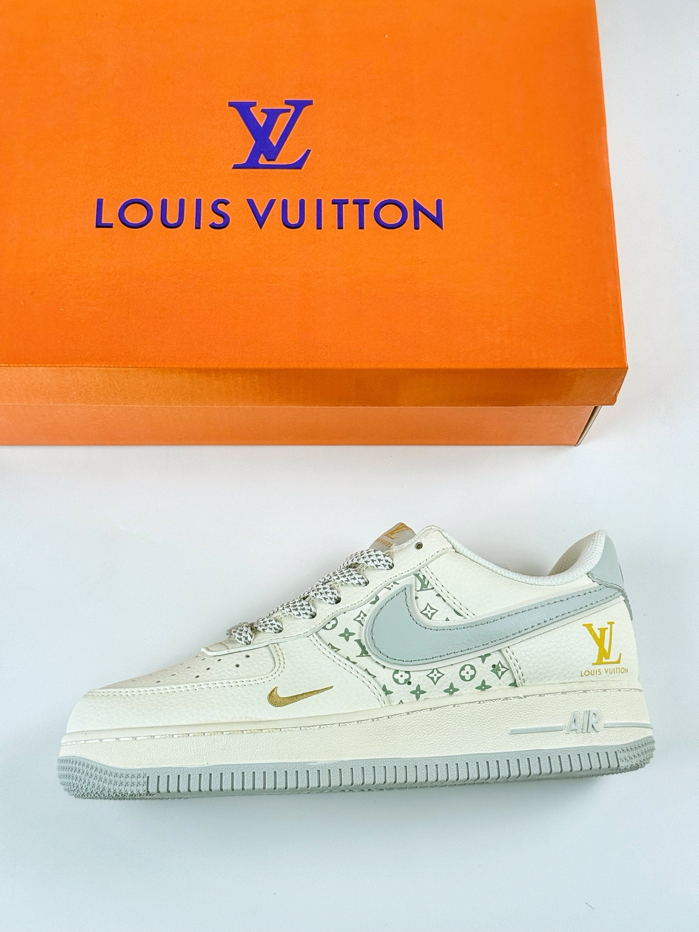 260 Nike Air Force 1 Low 07 x Louis Vuitton 白灰小勾满天星 XX3168-159