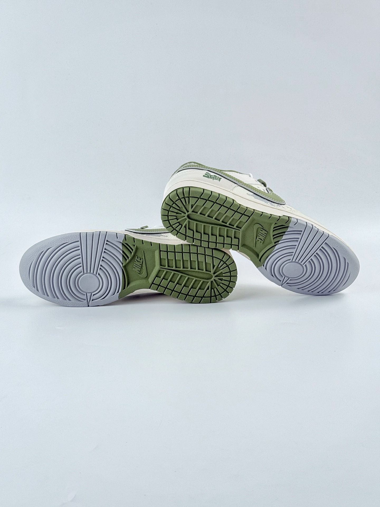 300 Nike SB Dunk Low x Stussy 白绿灰小勾 XS6089-594