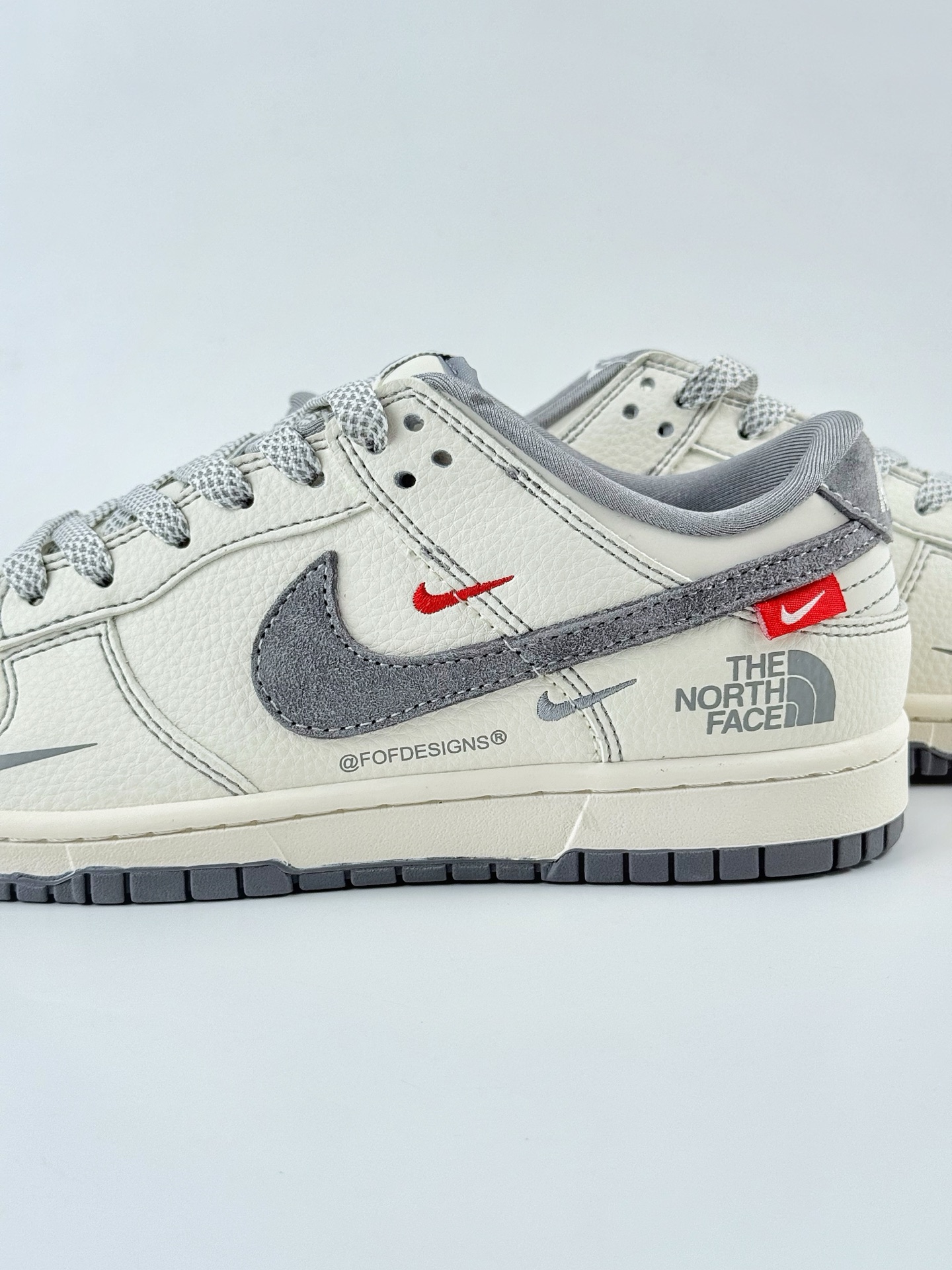 300 Nike SB Dunk Low x The North Face 白灰三小勾满天星 YX5066-340