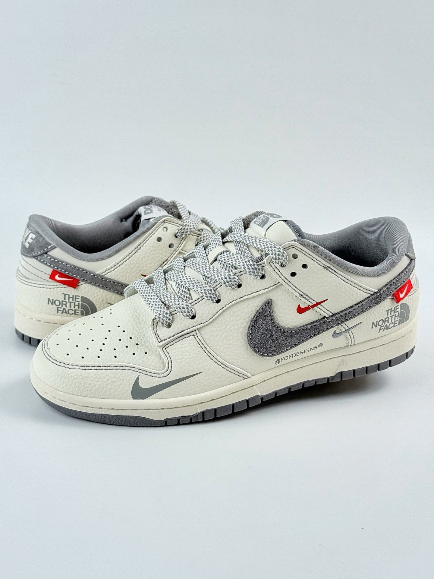 300 Nike SB Dunk Low x The North Face 白灰三小勾满天星 YX5066-340